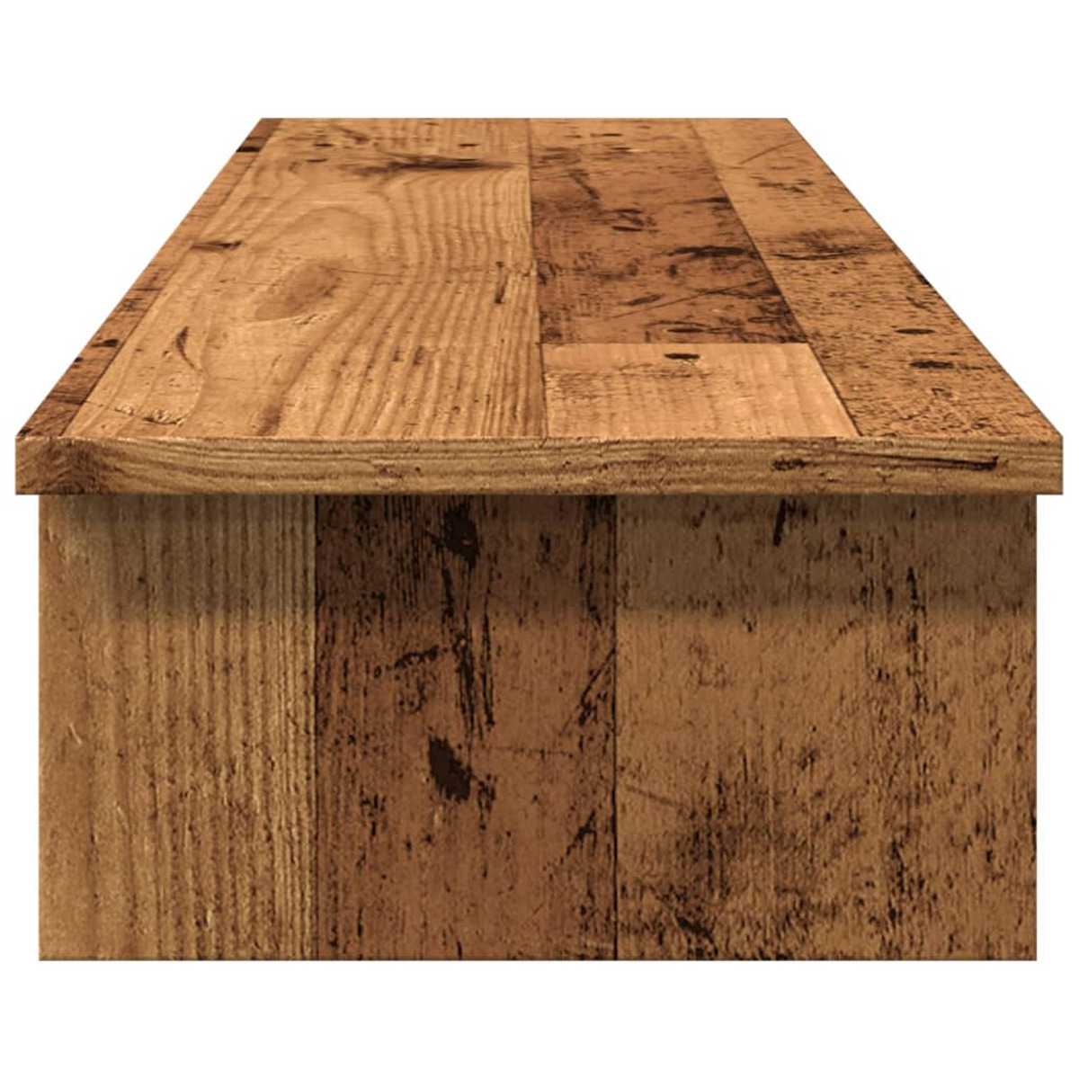 Nahaufnahme eines Holztisches. Der Tisch ist rechteckig und aus Brettern gefertigt. Die Farbe ist braun und der Hintergrund ist weiß.