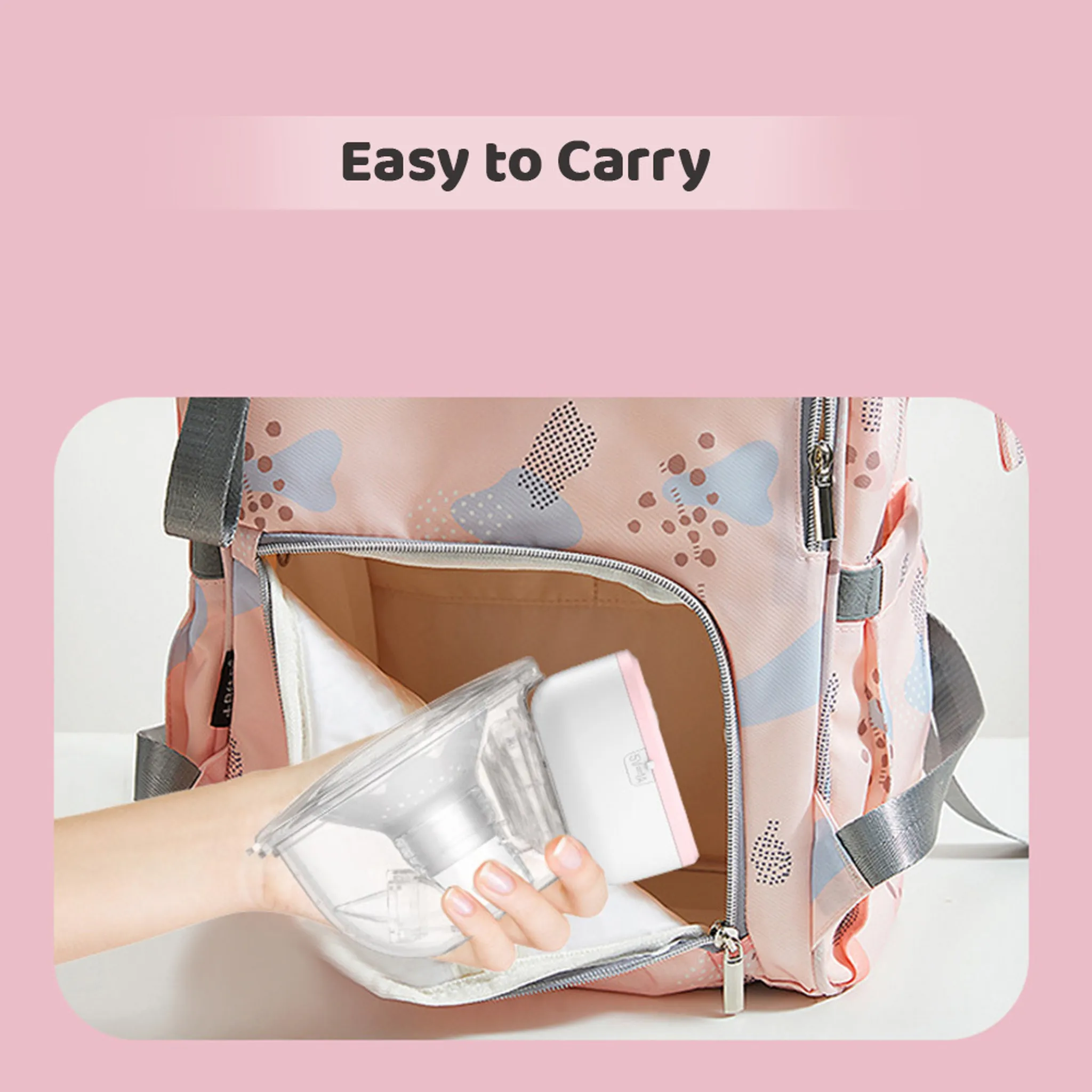 Eine Hand hält eine Brustpumpe in einem rosa gemusterten Rucksack. Oben steht 'Easy to Carry'.