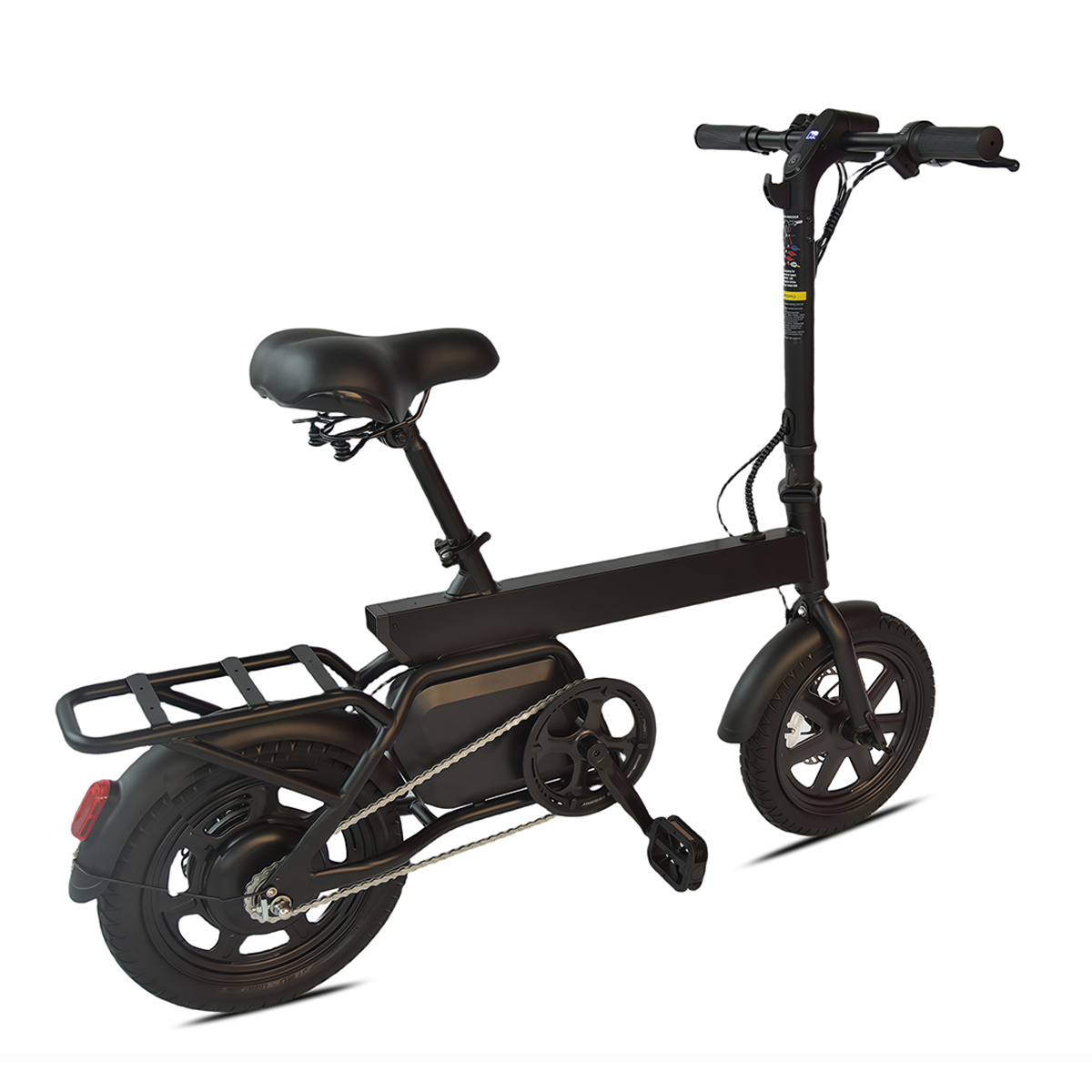 Czarny składany rower elektryczny na białym tle. Ma siedzenie, kierownicę, koszyk, koła i łańcuch.