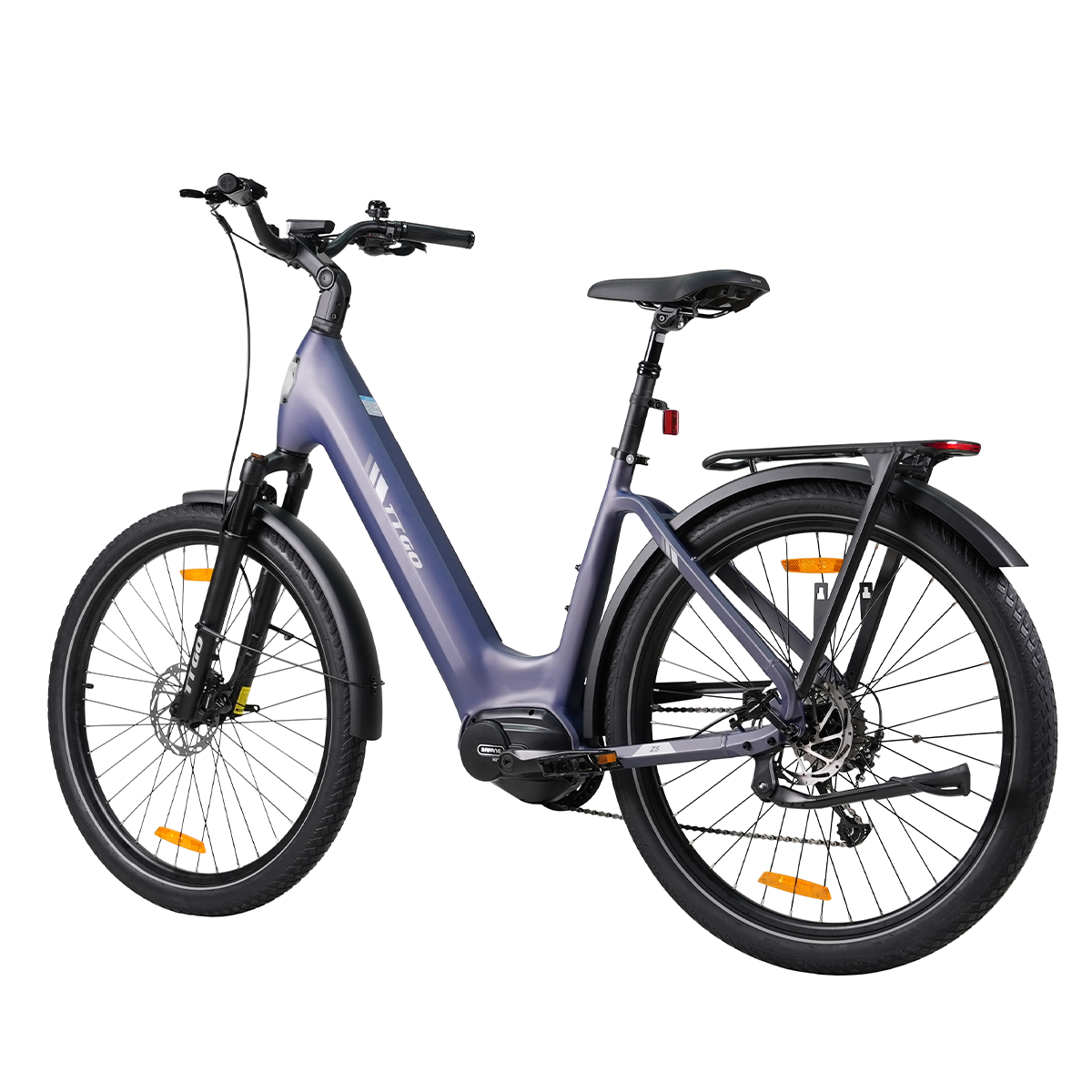 Niebieski rower elektryczny z czarnymi oponami, błotnikami i siedzeniem. Ma bagażnik i światło. Tło jest białe.