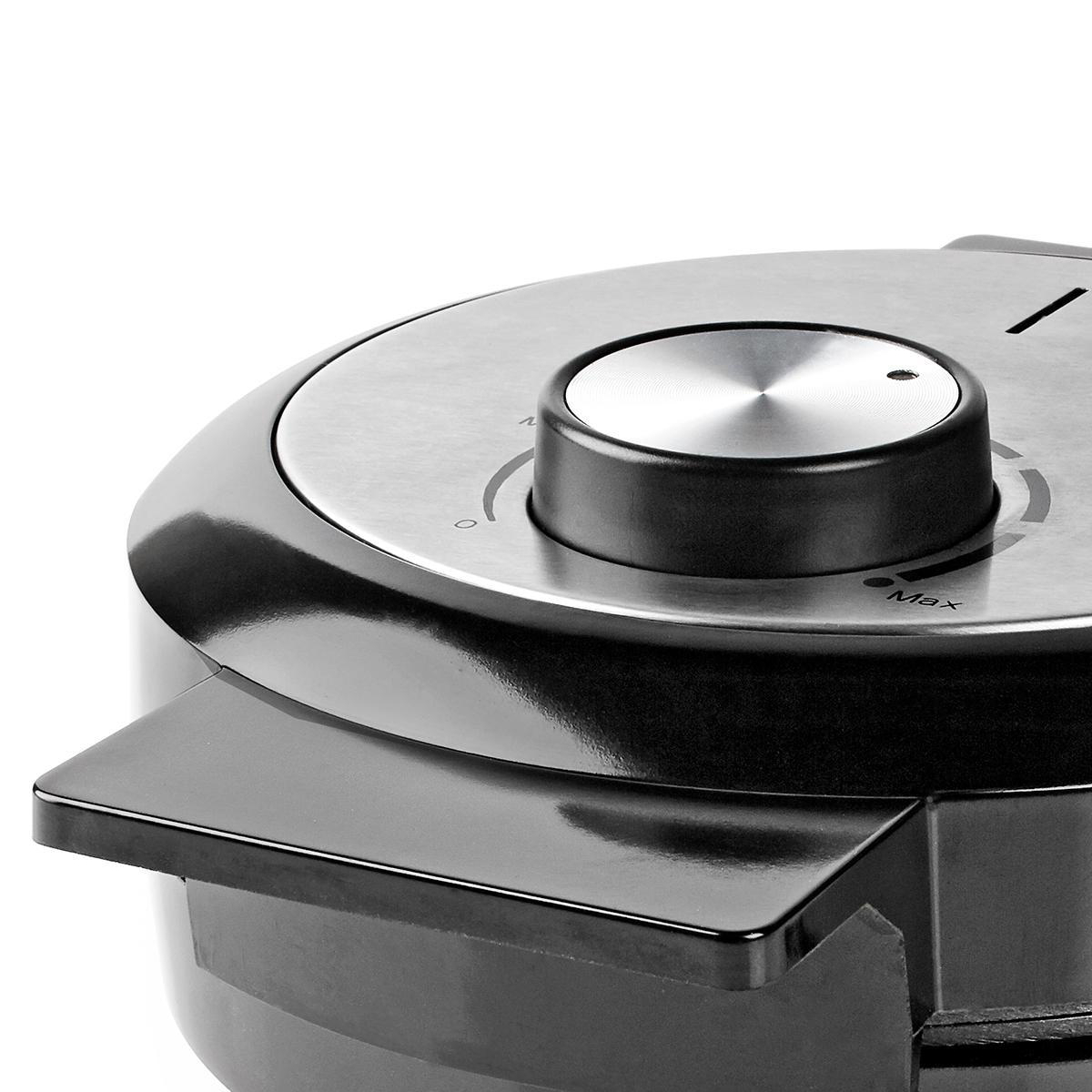 Primo piano di un elettrodomestico nero con quadrante argentato. Il quadrante ha una manopola, numeri e la parola 'Max'. Lo sfondo è bianco.