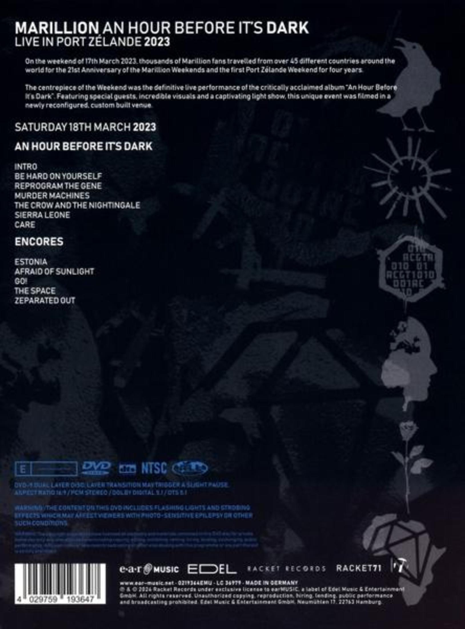 Poster für Marillions 'An Hour Before It's Dark' live in Port Zélande 2023. Zeigt Konzertdetails und Titelliste.