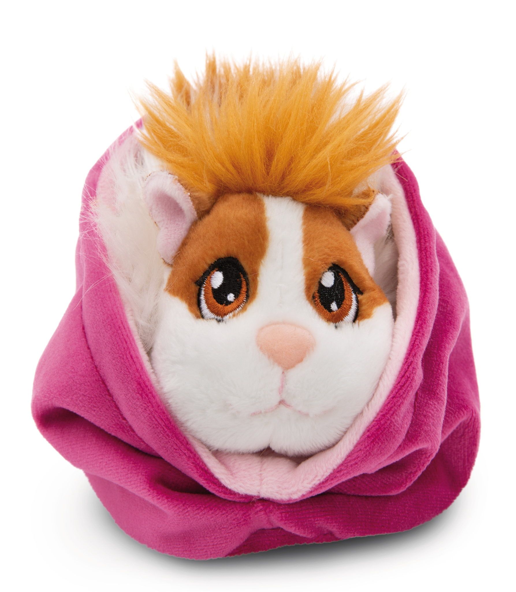 Ein Stofftier-Meerschweinchen mit orangem Fell und großen Augen, eingewickelt in eine rosa Kapuze vor weißem Hintergrund.