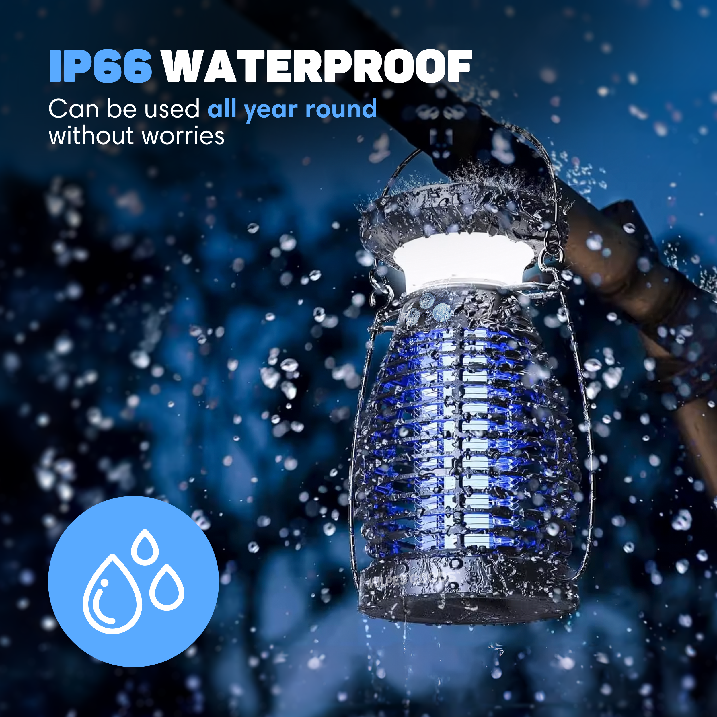 Eine wasserdichte blaue und schwarze Laterne mit Wassertröpfchen wird gezeigt. Der Text lautet IP66 wasserdicht und kann das ganze Jahr über verwendet werden.