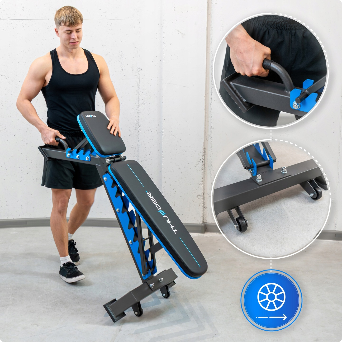 Mężczyzna trzyma niebiesko-czarną ławkę do ćwiczeń. Ławka ma koła. Szczegóły ławki pokazano w kółkach.