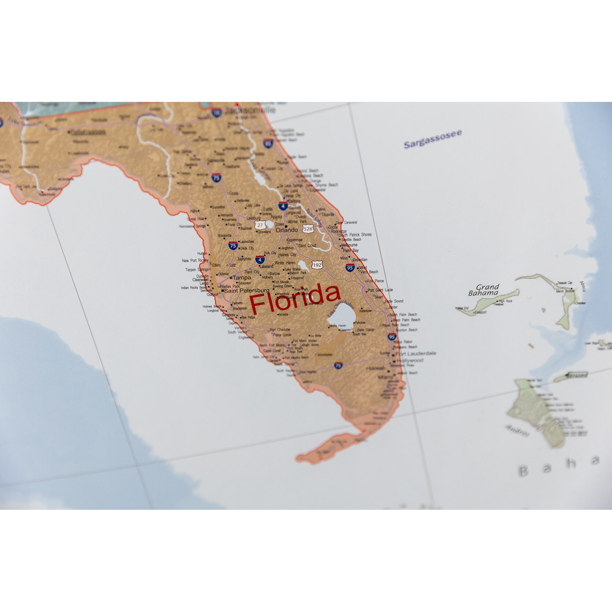 Karte von Florida mit Städten und Autobahnen. Die Bahamas sind im Hintergrund zu sehen.