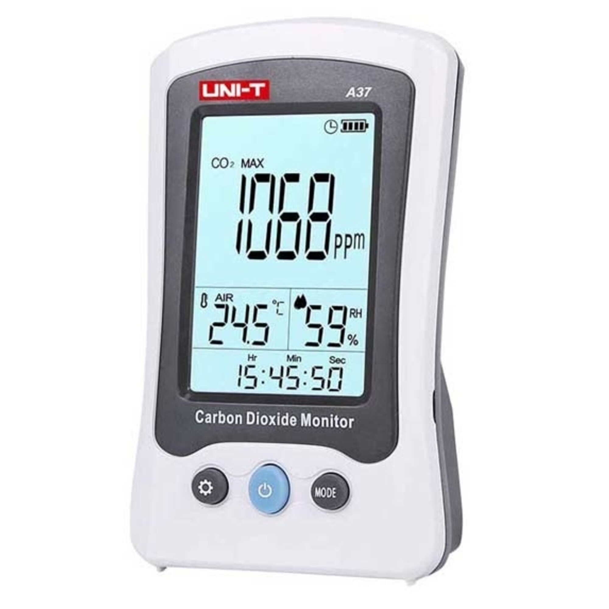 Ein Kohlendioxidmonitor zeigt CO2-Wert, Temperatur und Luftfeuchtigkeit an. Es zeigt Messwerte und eine Digitaluhr. Das Gerät hat Knöpfe.