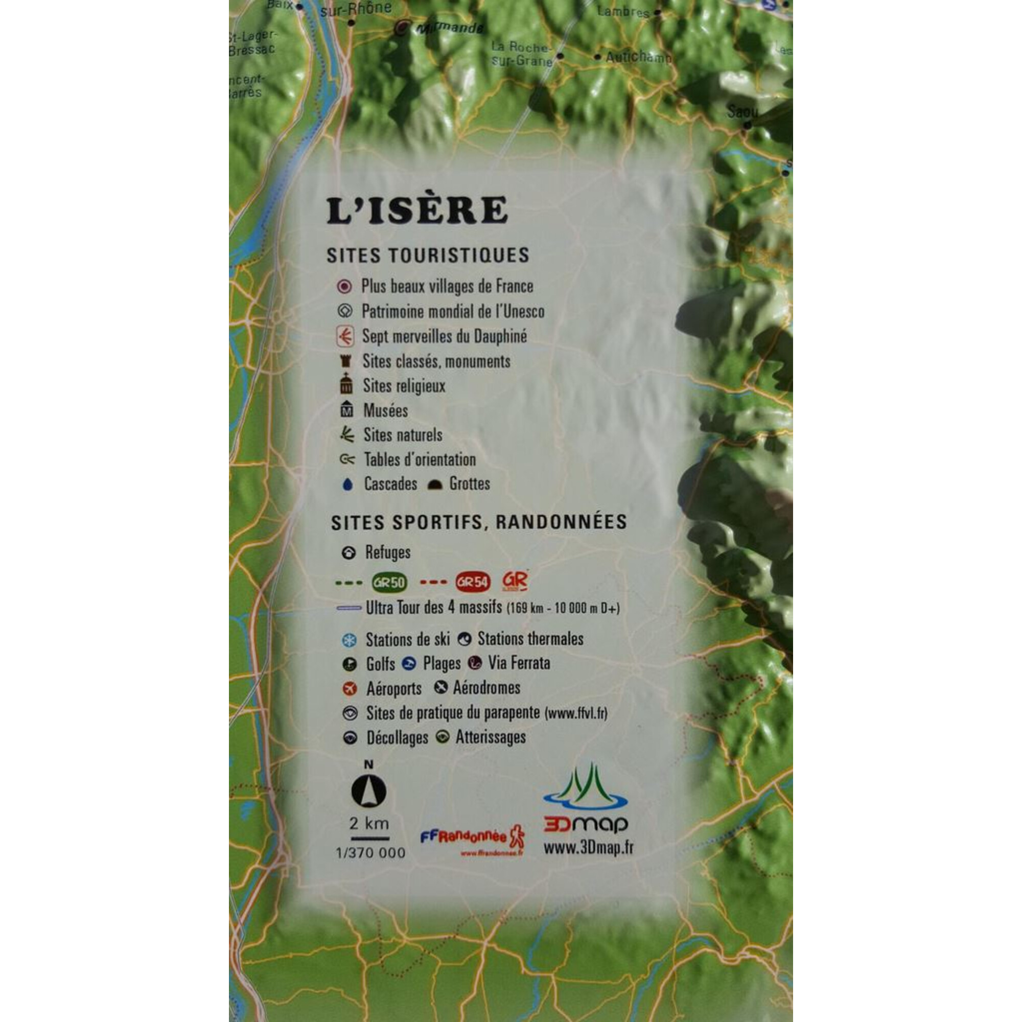 Eine Karte der Region L'Isère, Frankreich, mit touristischen Zielen, Sportaktivitäten und Wanderwegen. Enthält Maßstab und Kompass.