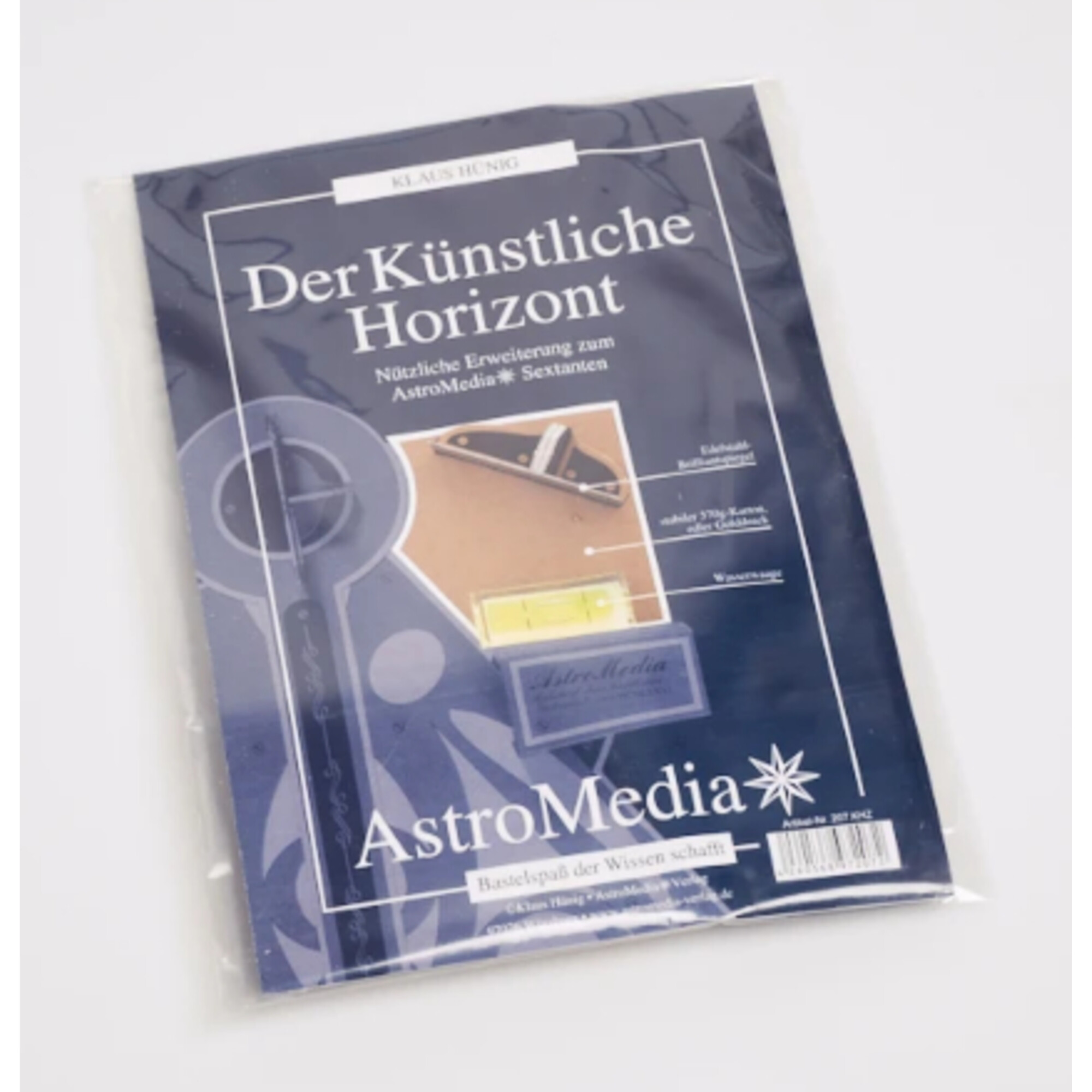 Eine Packung mit blauem Umschlag, Text auf Deutsch. Die Marke AstroMedia ist sichtbar. Die Packung ist in einer transparenten Plastikverpackung.