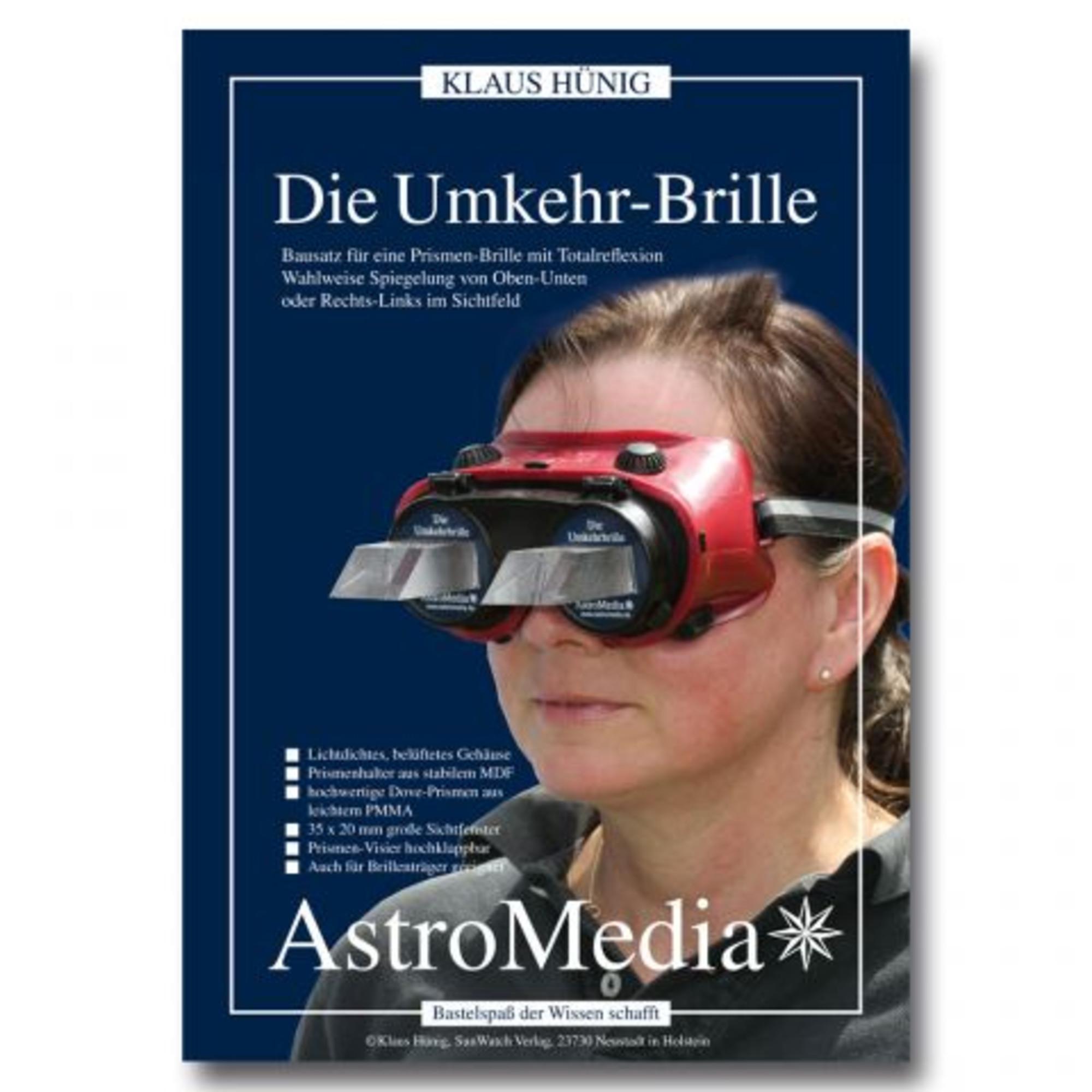 Eine Frau trägt eine rote Brille mit Prismen, ein Produkt namens 'Die Umkehr-Brille', AstroMedia-Logo und Text.