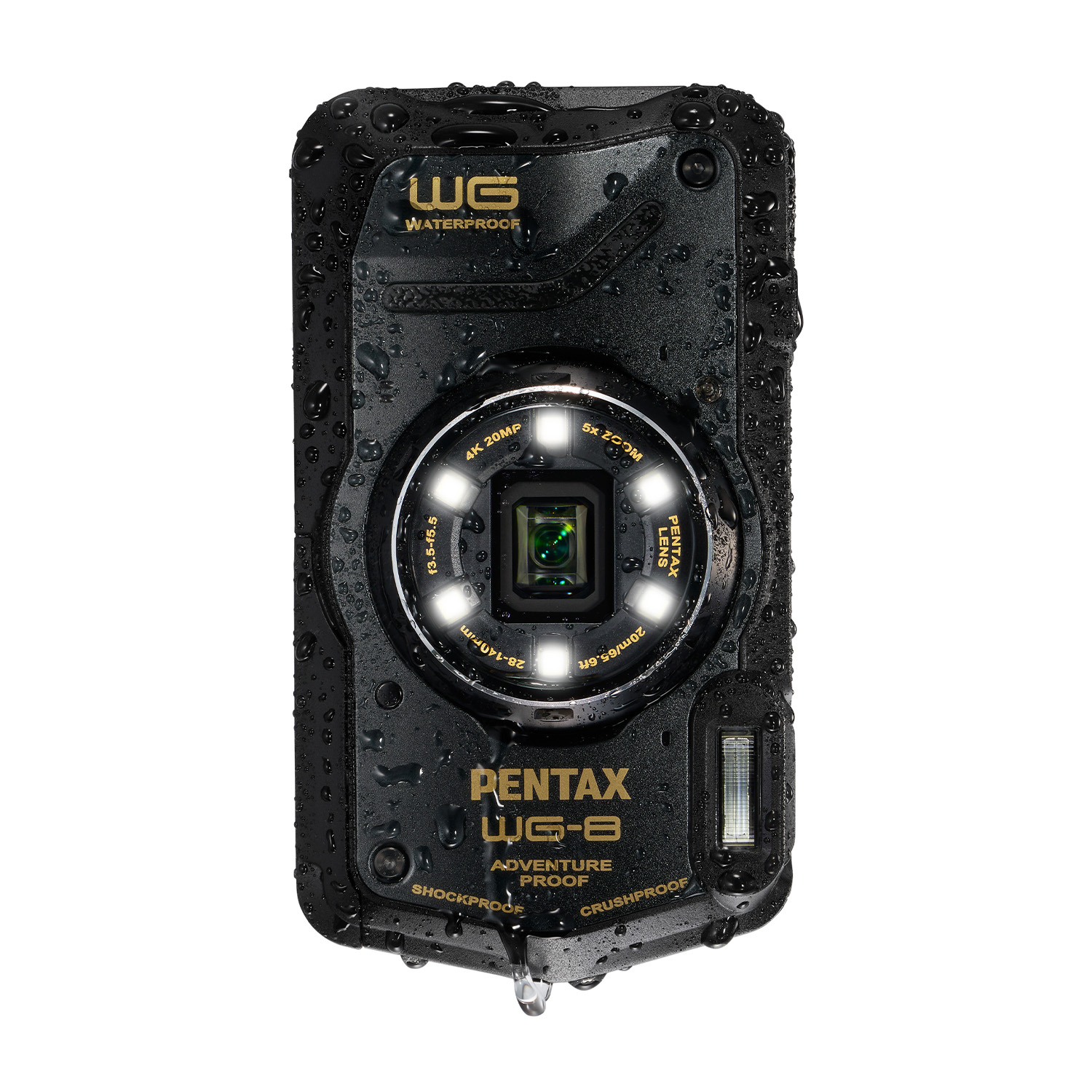 Eine schwarze, wasserdichte Pentax WG-8 Kamera, nass mit Wassertropfen. Zu den Merkmalen gehören ein Objektiv, ein Blitz und verschiedene Spezifikationsetiketten.