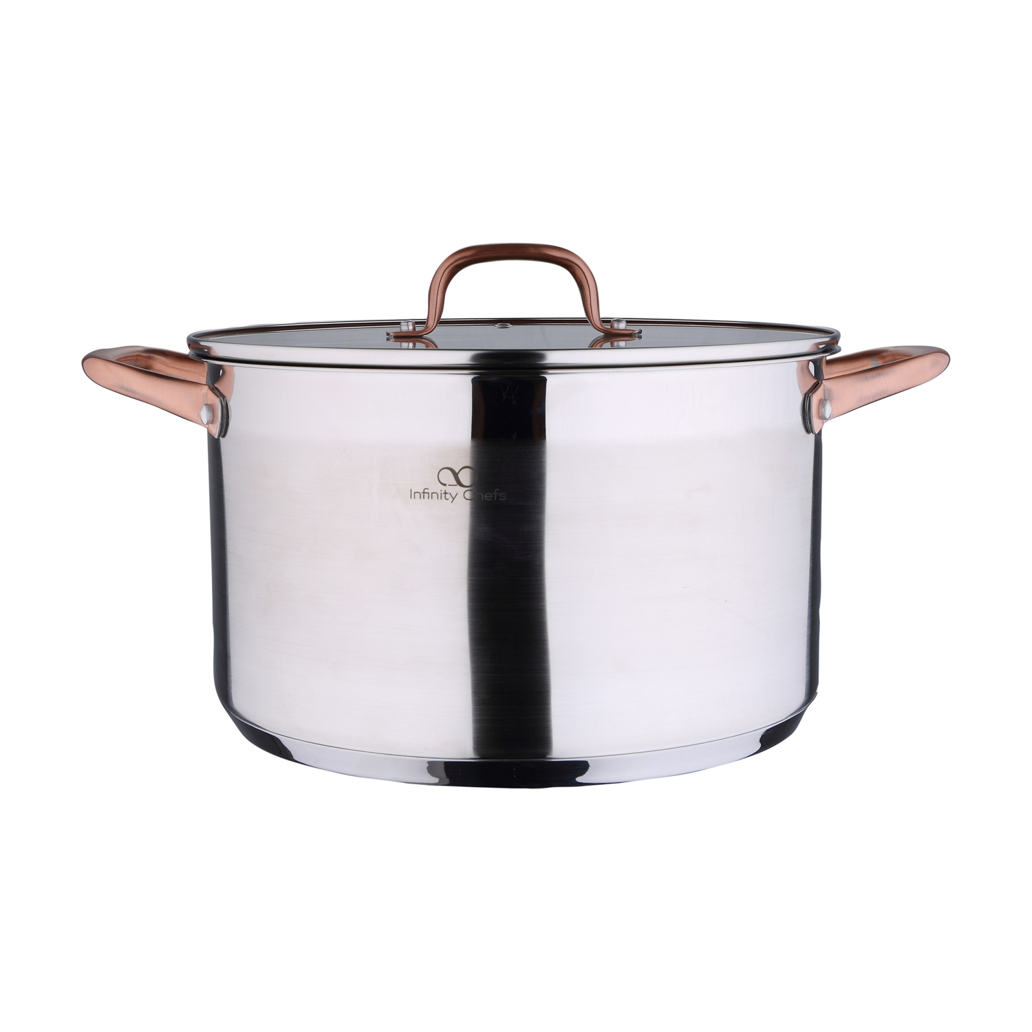 Una pentola in acciaio inox con coperchio in vetro e manici in rame. La pentola ha due manici laterali e uno superiore. Su sfondo bianco.