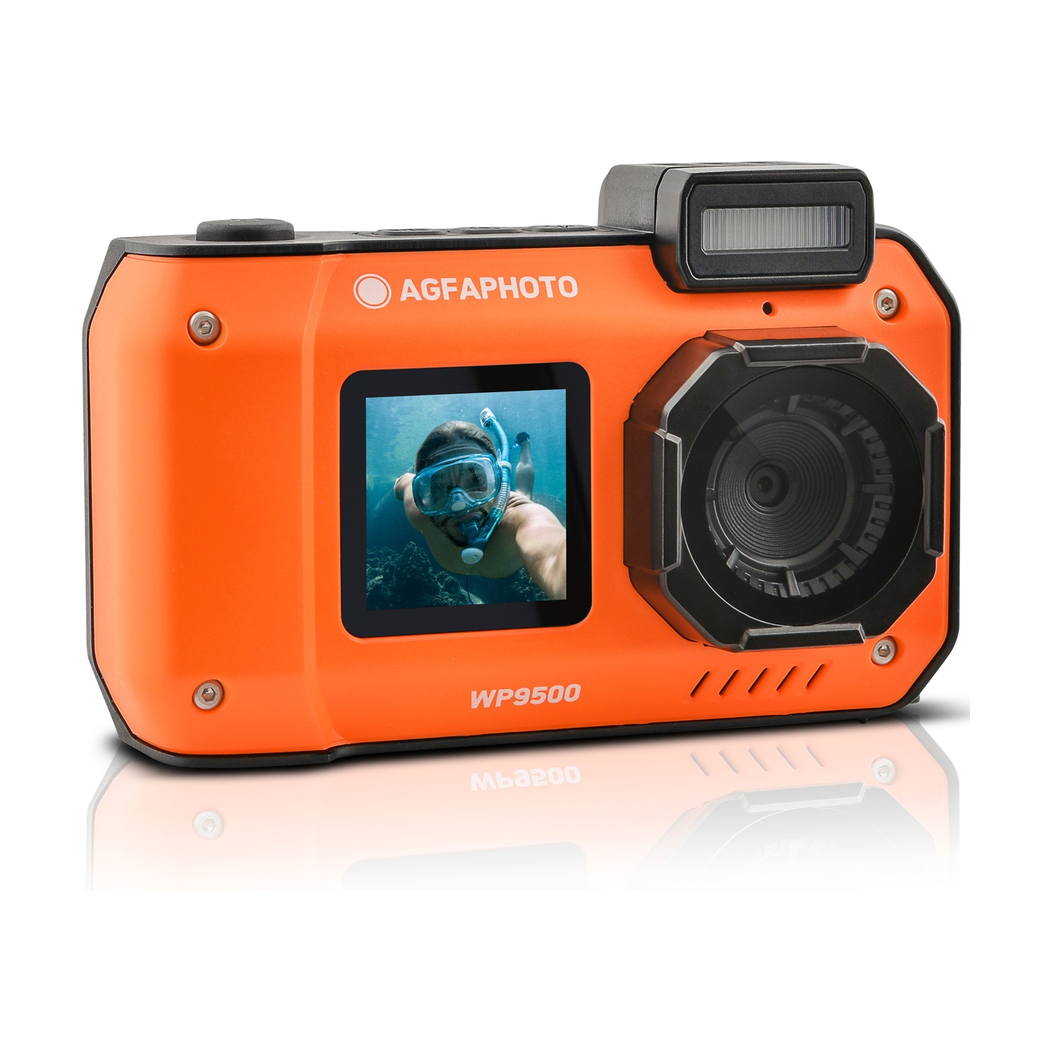 Pomarańczowy aparat AgfaPhoto WP9500. Na ekranie widoczna jest osoba w masce do snorkelingu. Aparat ma lampę błyskową.