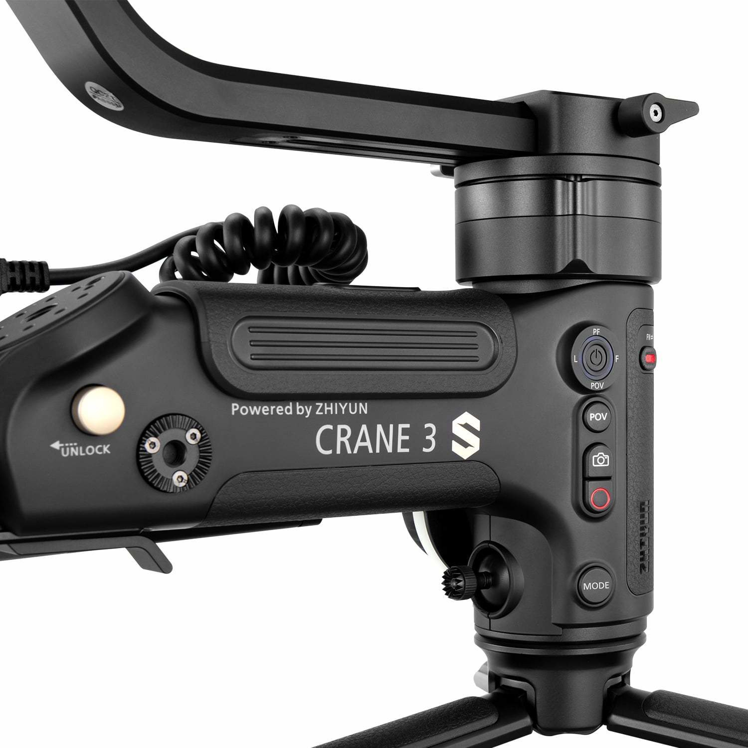 Primo piano di uno stabilizzatore gimbal ZHIYUN Crane 3S nero. Presenta pulsanti, base per treppiede e cavo a spirale.