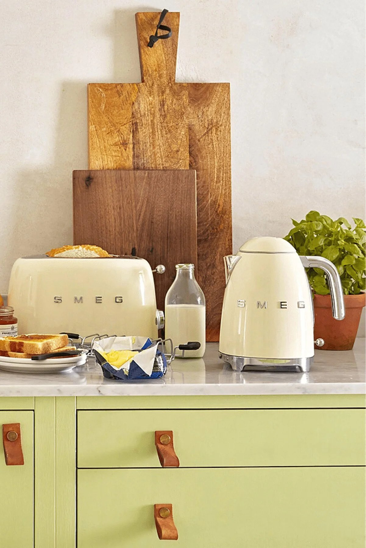 SMEG KLF03CR-TSF01CR-MK Kettle ve 2x1 Ekmek Kızartma Makinesi Krem