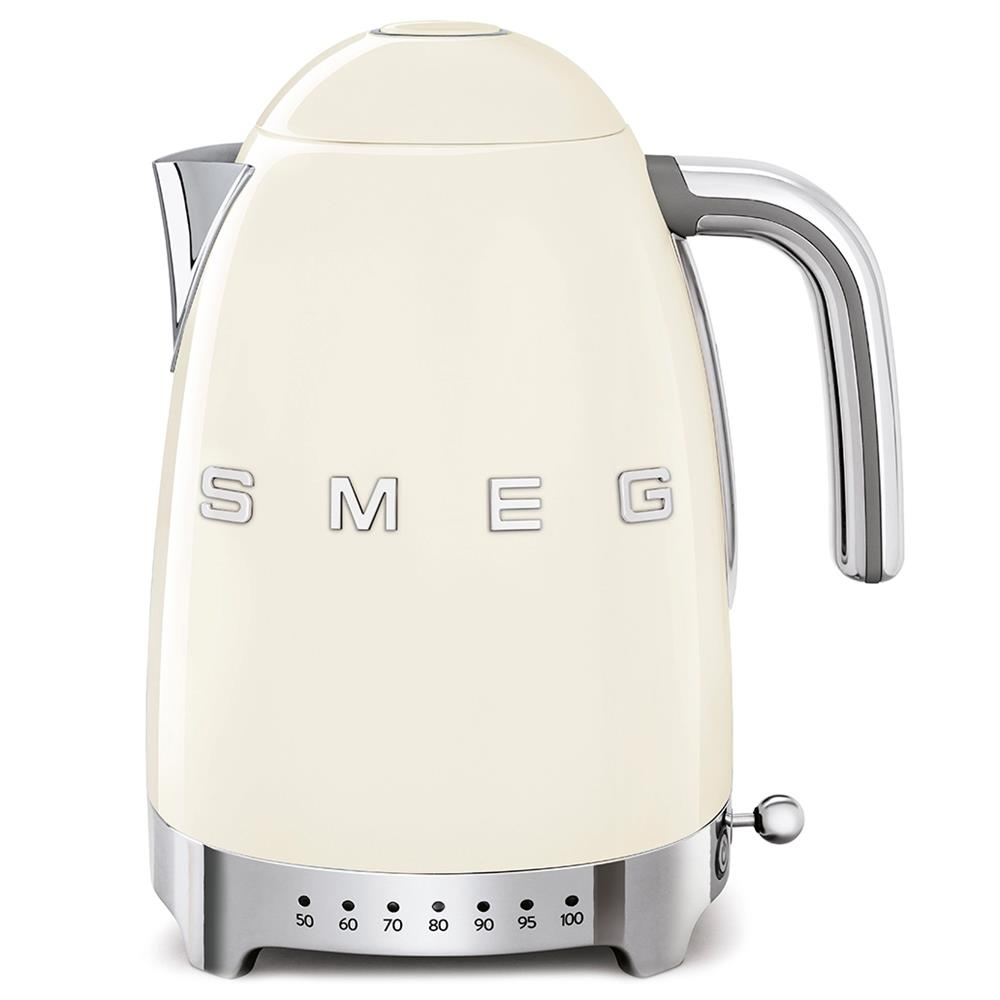 Krem rengi bir SMEG elektrikli su ısıtıcısı, paslanmaz çelik taban ve kulplu. Sıcaklık ayarları görünür.