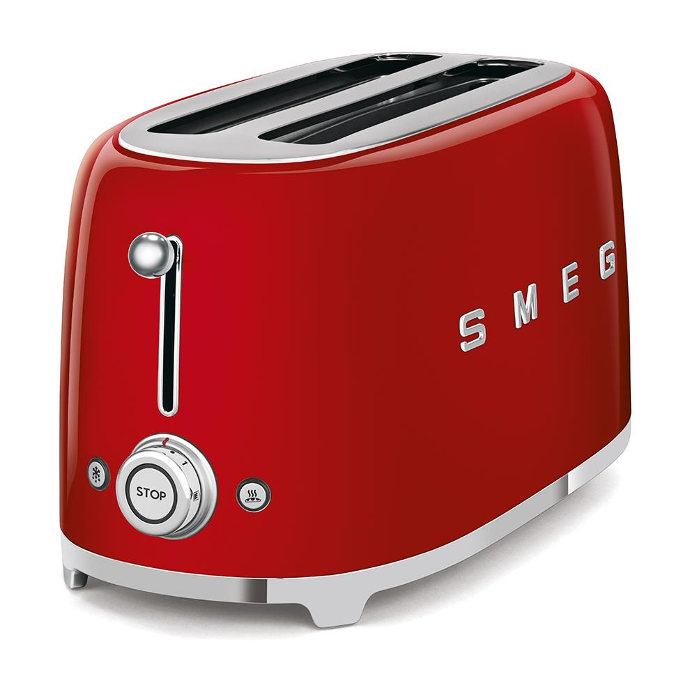 Krom detaylara sahip kırmızı bir SMEG tost makinesi. Bir kolu, bir durdurma düğmesi ve bir ısıtma sembolü vardır. Marka adı yan tarafta.
