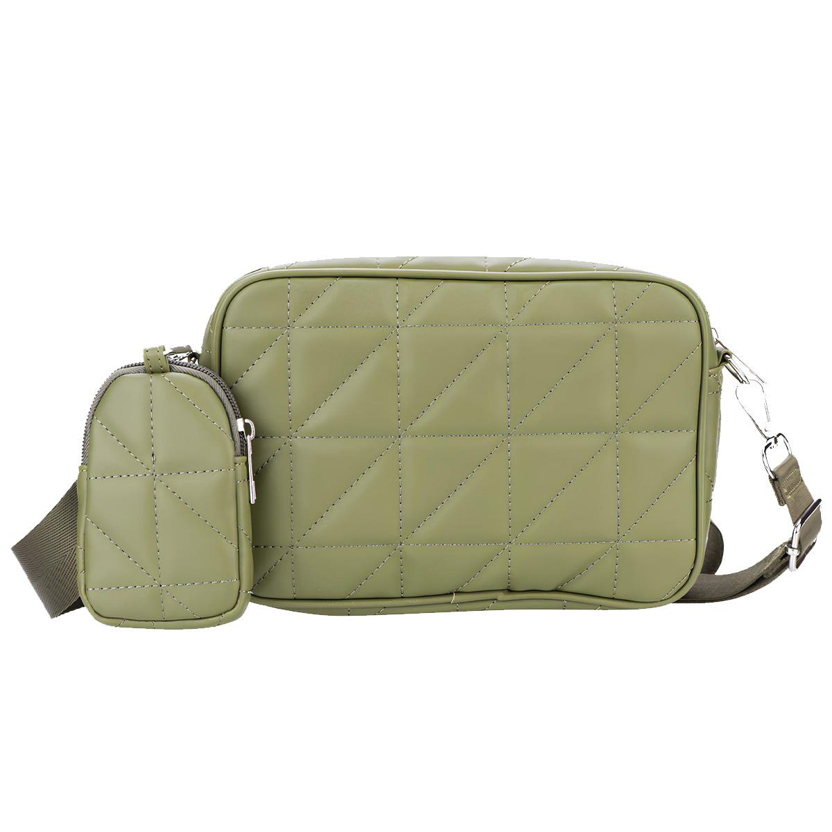 Un bolso cruzado verde acolchado con una pequeña bolsa a juego a la izquierda. El fondo es blanco.