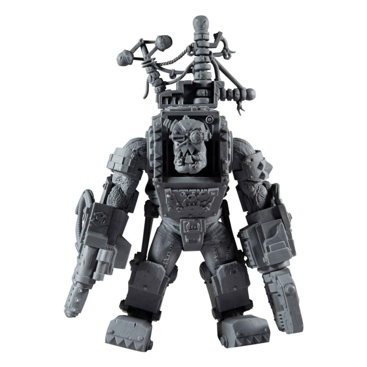 Eine graue Ork-Kriegsmaschinenfigur steht vor einem weißen Hintergrund. Sie hat eine große Rüstung, eine Waffe und einen Kopf mit großem Kiefer.