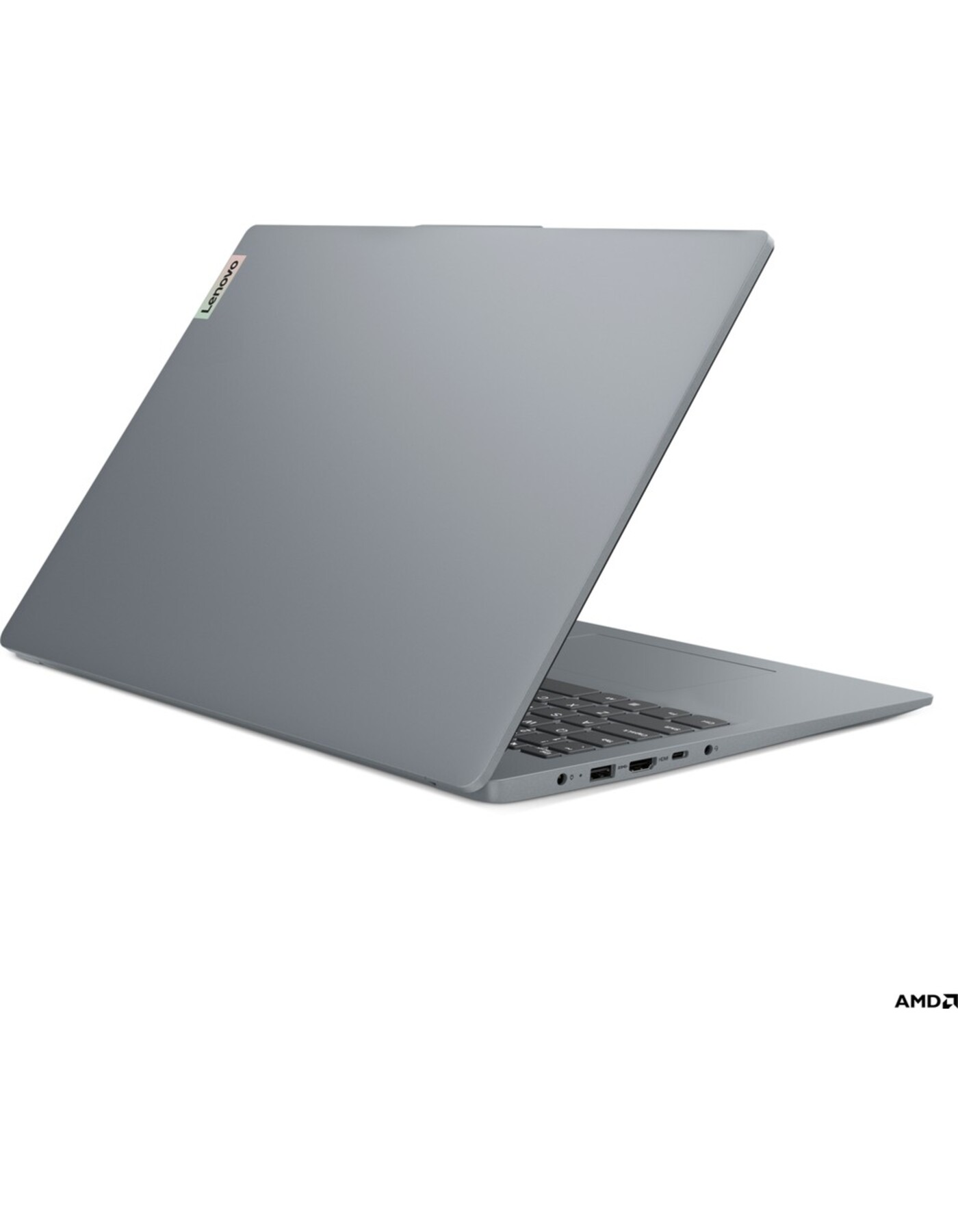 Gri bir Lenovo dizüstü bilgisayar, beyaz bir arka plan üzerinde hafifçe açık. Klavye ve bağlantı noktaları görünür.
