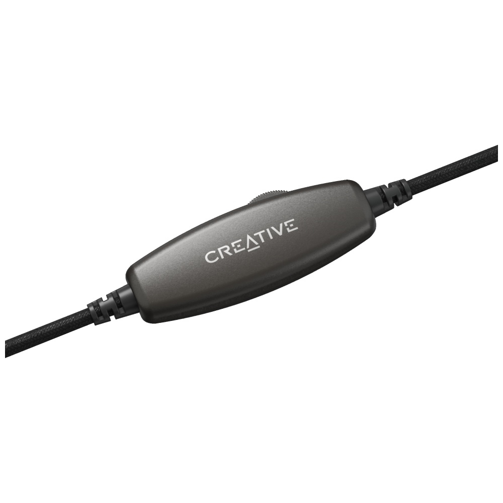 Nahaufnahme eines Creative-Headset-Steuermoduls. Es ist grau mit weißem Markennamen. Schwarze Kabel gehen von beiden Enden aus.