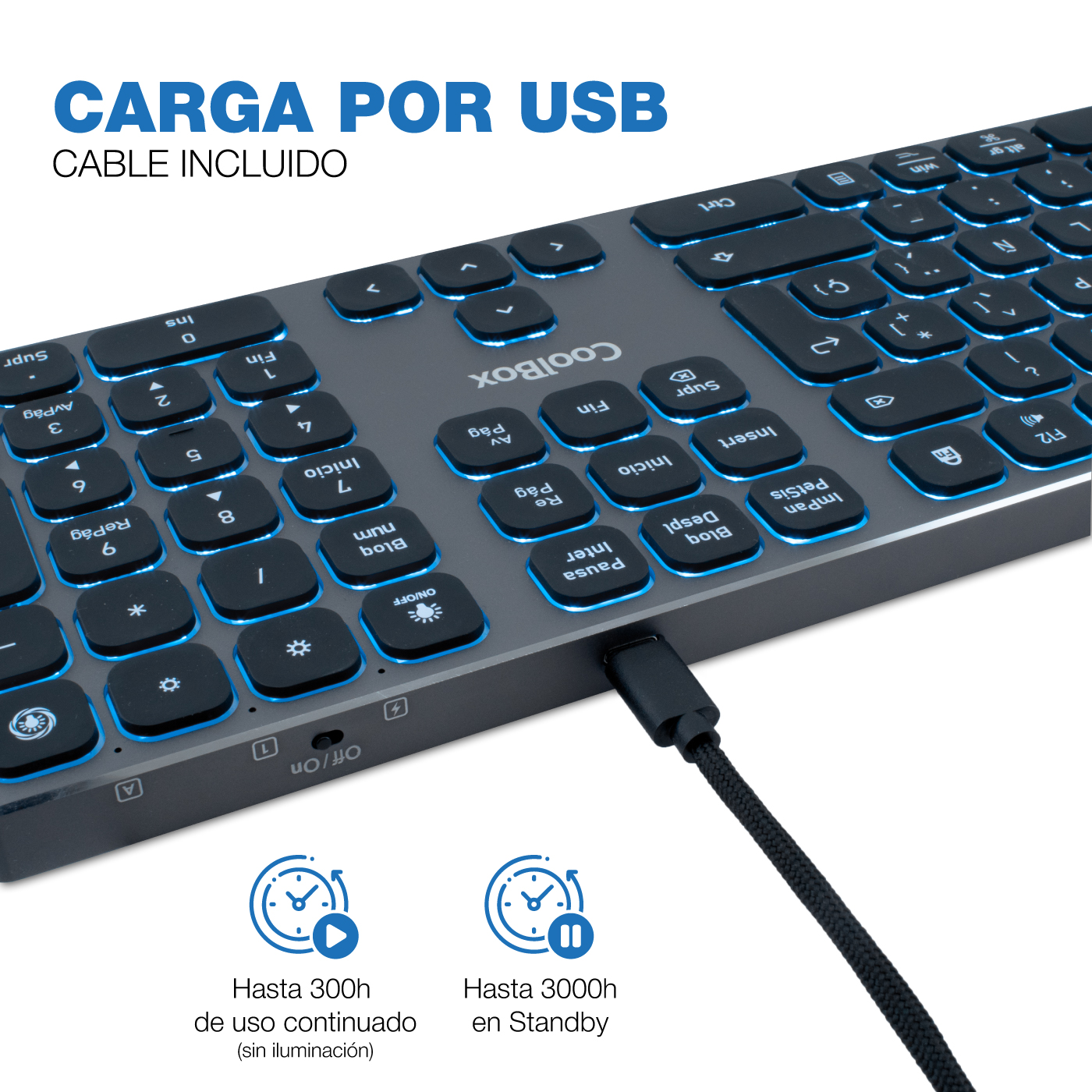 Teclado CoolBox gris con retroiluminación azul y cable USB-C. Texto: 'CARGA POR USB' y detalles de duración de la batería.