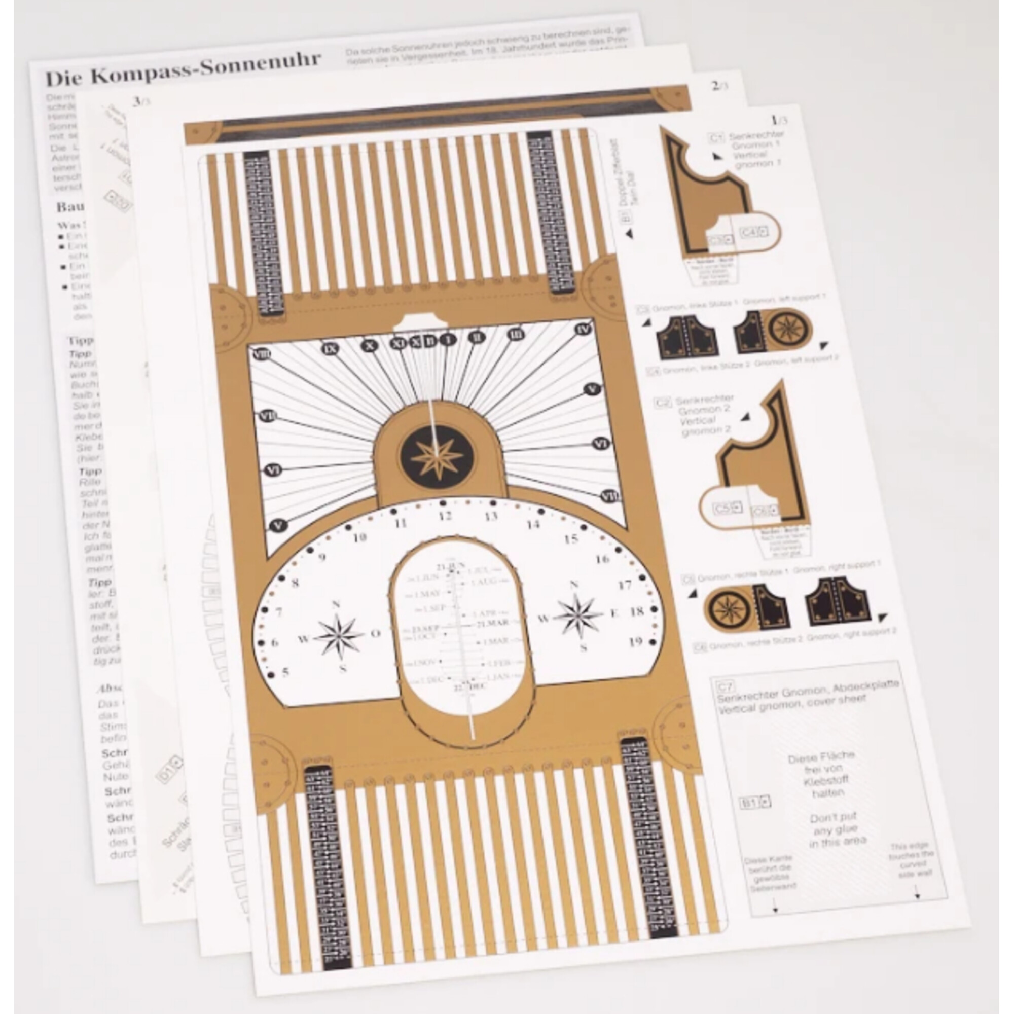 Diagramm einer Kompass-Sonnenuhr mit Anweisungen. Es hat einen Stern, Zahlen und Text in mehreren Sprachen.