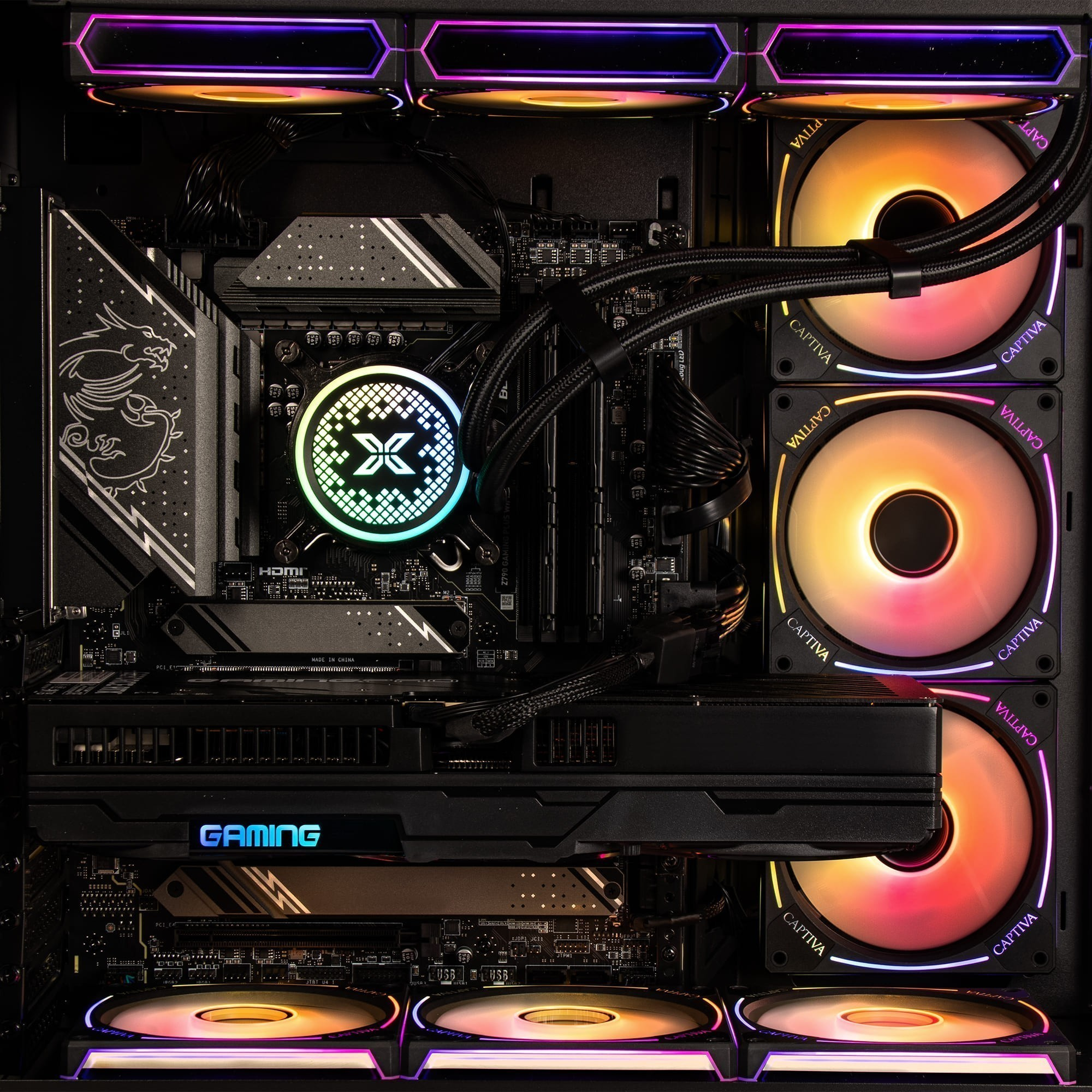 Komponenty PC, w tym płyta główna, karta graficzna, wentylatory i chłodzenie cieczą z żywym oświetleniem RGB.