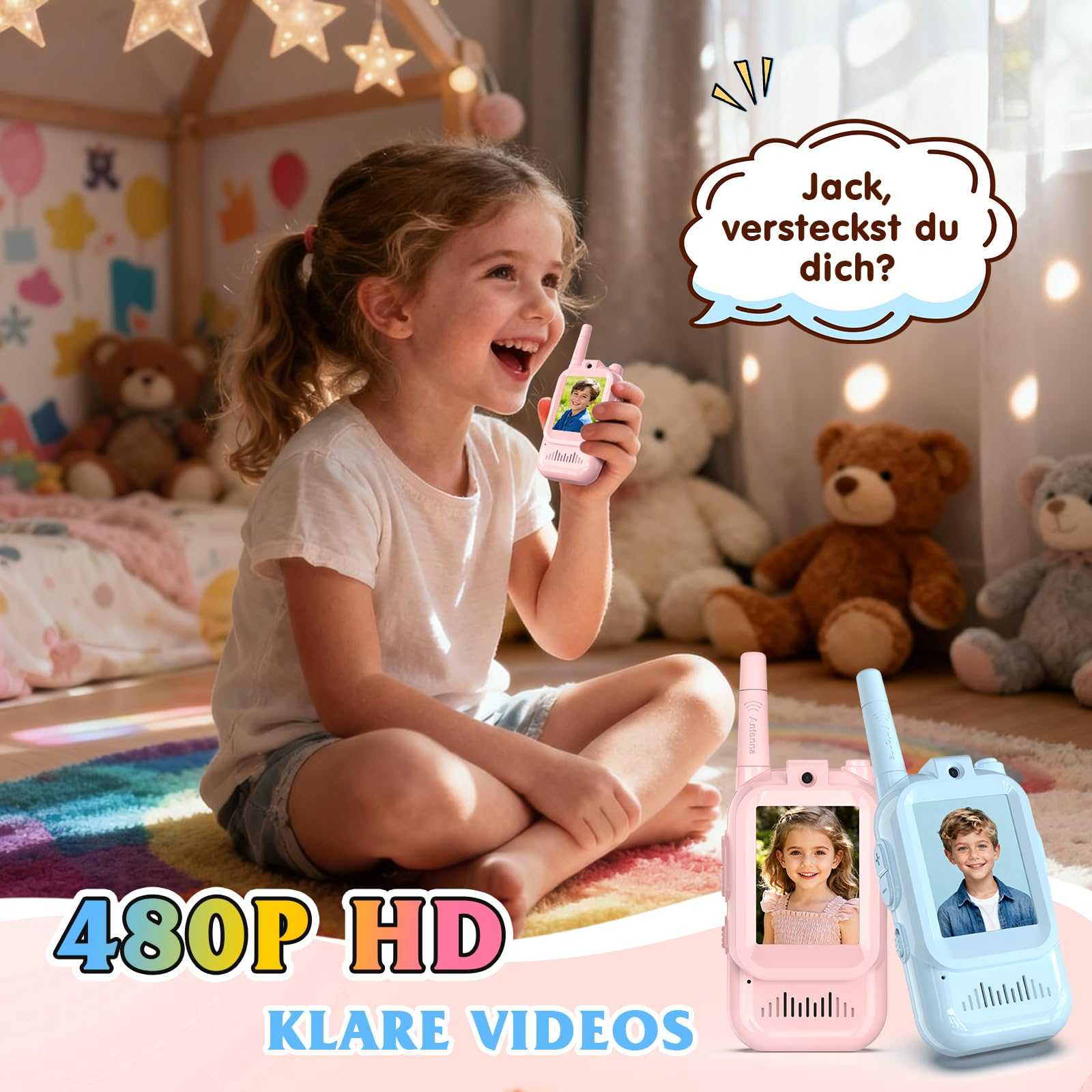 Ein lachendes Mädchen hält ein pinkes Walkie-Talkie. Zwei weitere Walkie-Talkies und Teddybären sind zu sehen.