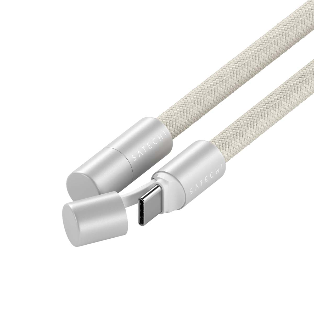 Un cavo USB-C bianco intrecciato con connettori argentati. Il marchio 'Satechi' è stampato. Un'estremità è aperta.