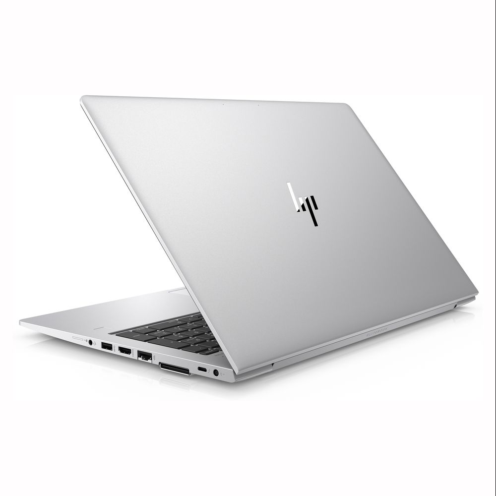 Silberner HP-Laptop, geöffnet auf weißer Oberfläche. Die Tastatur ist schwarz. Das HP-Logo ist sichtbar.