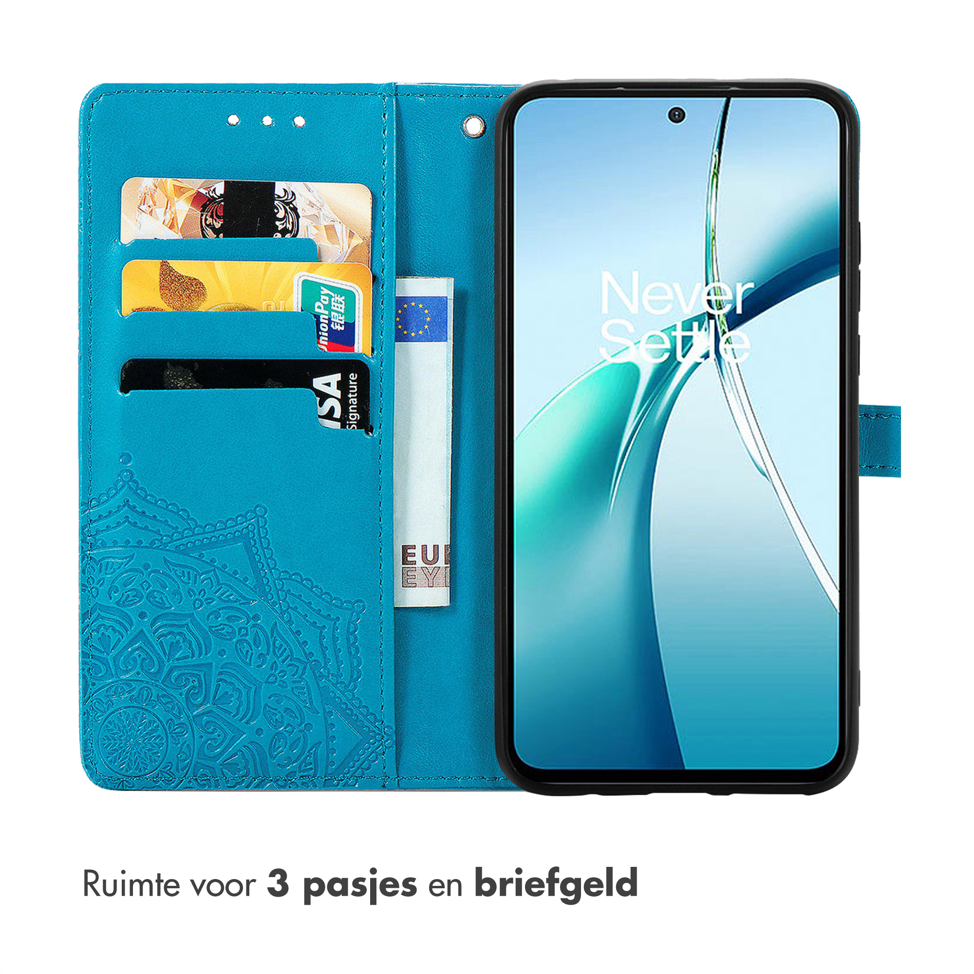 Een turquoise telefoonhoesje met kaartsleuven. Een telefoon toont 'Never Settle'. Kaarten en een rekening zijn zichtbaar.