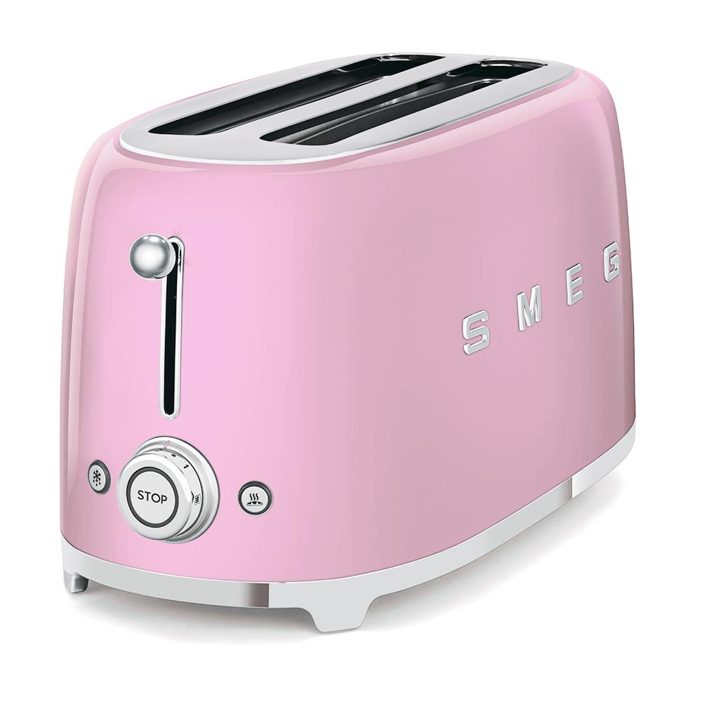 Pembe bir SMEG tost makinesi. İki ekmek yuvası, bir durdurma düğmesi ve bir kolu var. Taban beyaz.