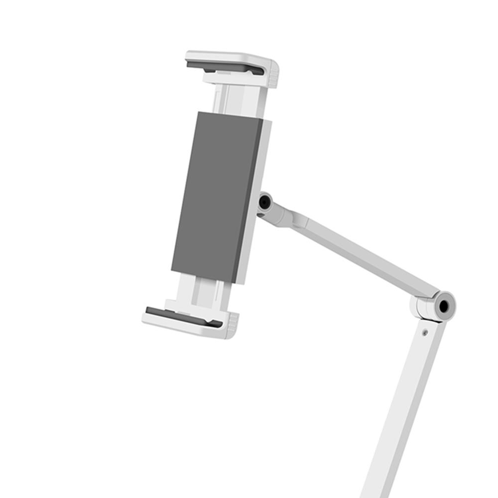 Gri tabletli beyaz bir tablet tutucu. Tutucunun mafsallı bir kolu vardır. Beyaz zemin.
