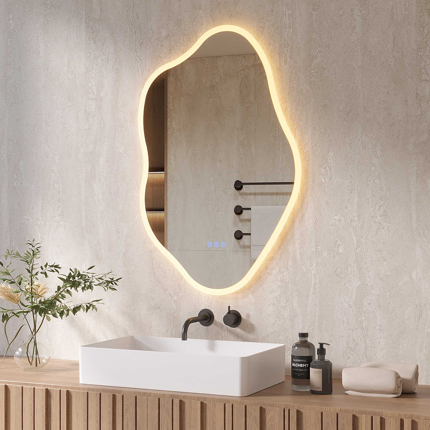 Ein modernes Badezimmer mit beleuchtetem Spiegel, weißem Waschbecken, Holzschrank, schwarzem Wasserhahn und Zierpflanzen.