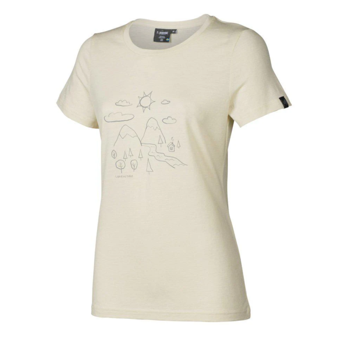 Cremefarbenes T-Shirt mit Berglandschaftsgrafik. Berge, Sonne, Wolken, Bäume, ein Fluss und ein Haus sind dargestellt.