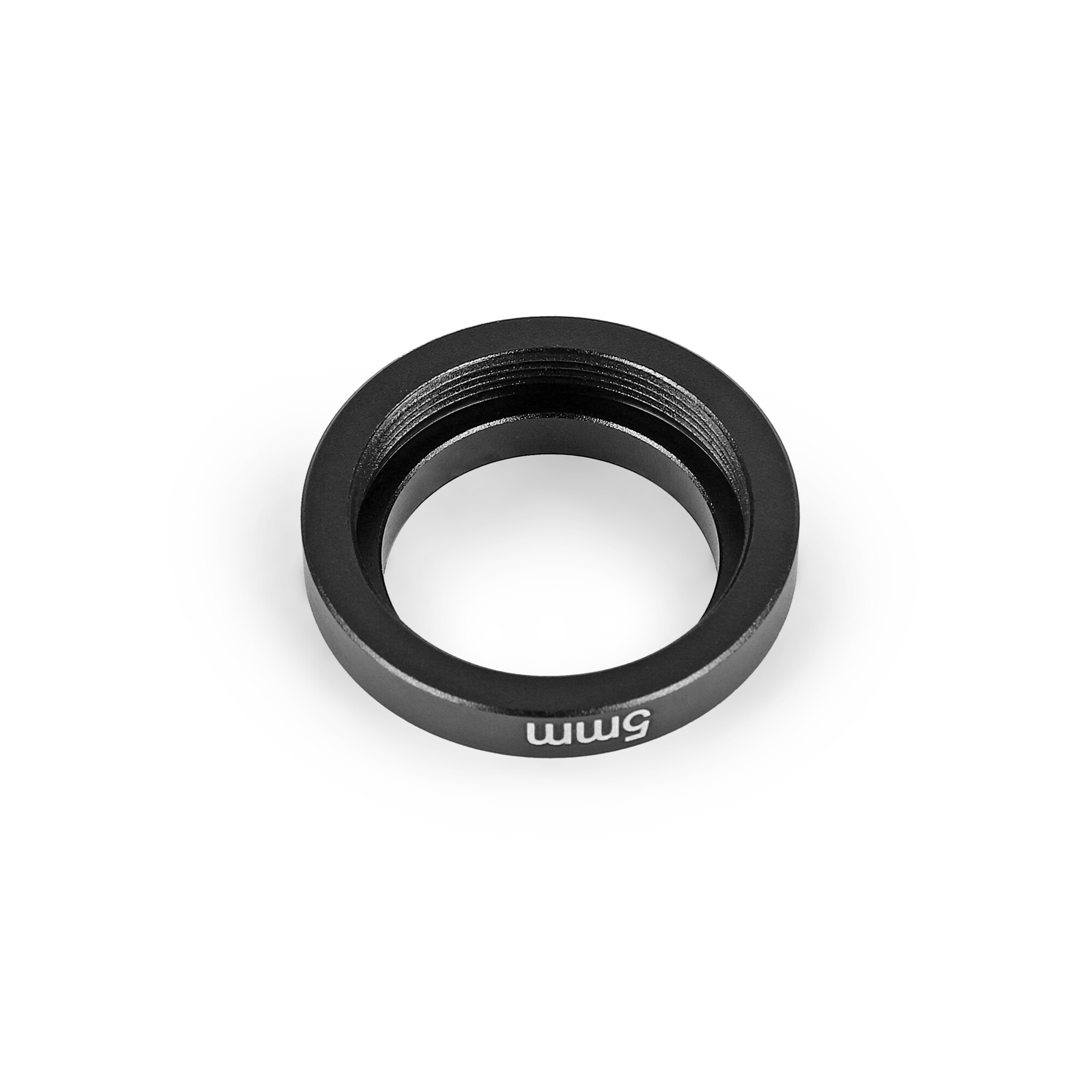 Ein schwarzer Metallring mit einer 5-mm-Markierung. Er hat ein Innengewinde, vor weißem Hintergrund.