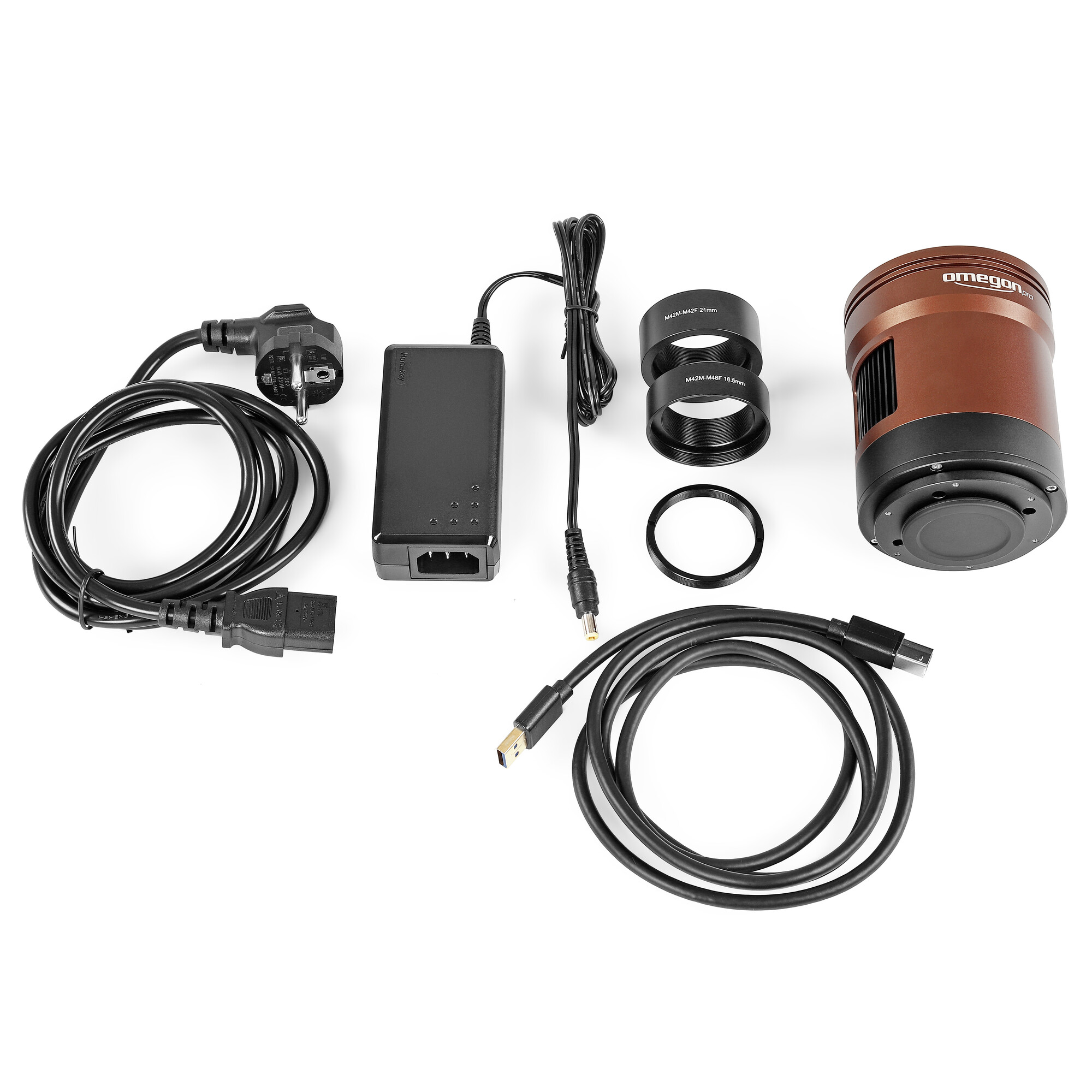 Ein Omegon-Kamera-Kit auf weißem Hintergrund. Enthält Netzteil, Kabel, Adapter und Kameragehäuse.