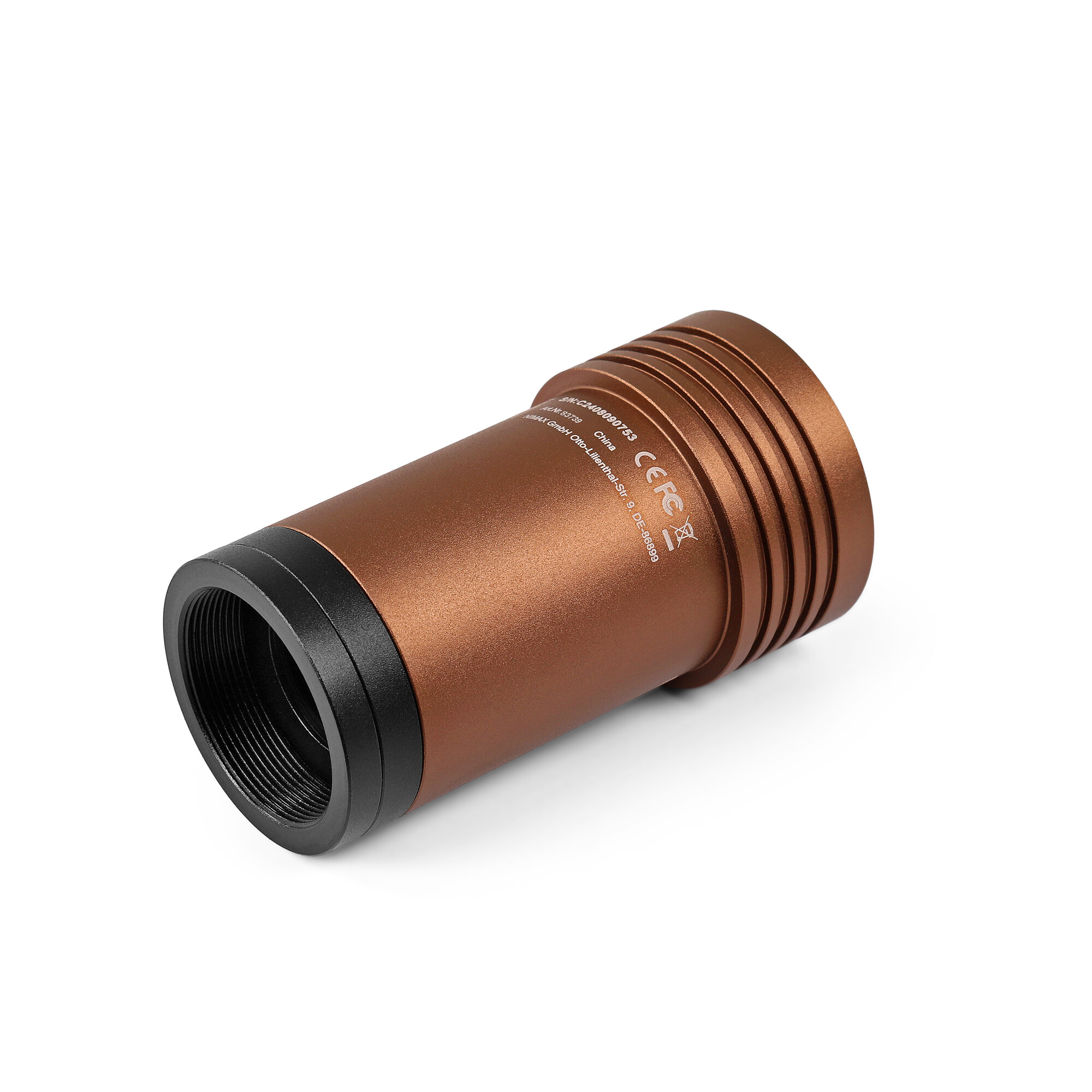 Ein bronzefarbenes zylindrisches Gerät mit schwarzen Ringen und Gewinden an einem Ende, auf weißem Grund.