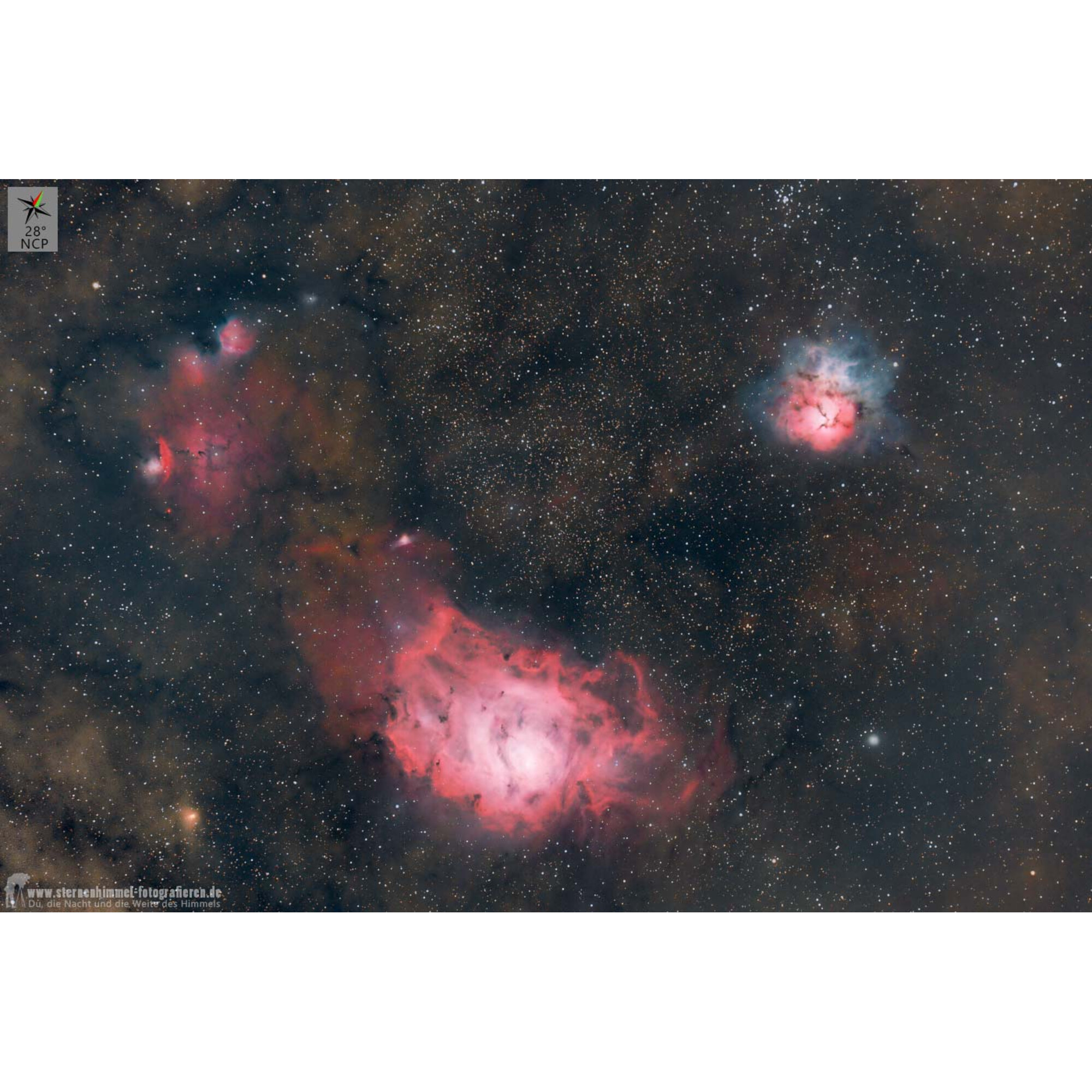 Kosmisches Bild mit roten Nebeln und hellen Sternen vor dunklem Hintergrund, das die Weite des Weltraums darstellt.