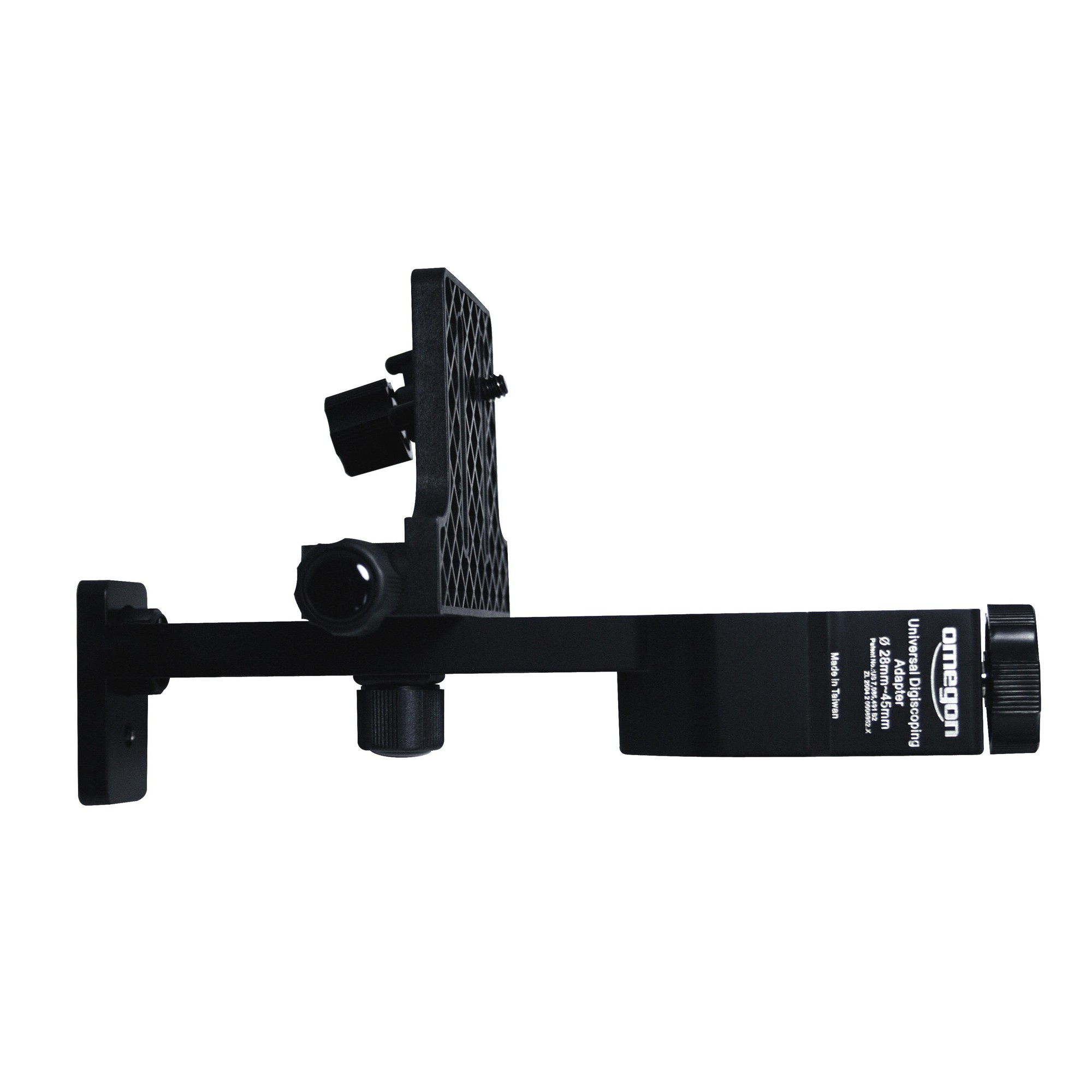 Ein schwarzer Omegon Universal Digiscoping Adapter vor weißem Hintergrund. Es hat mehrere verstellbare Teile.