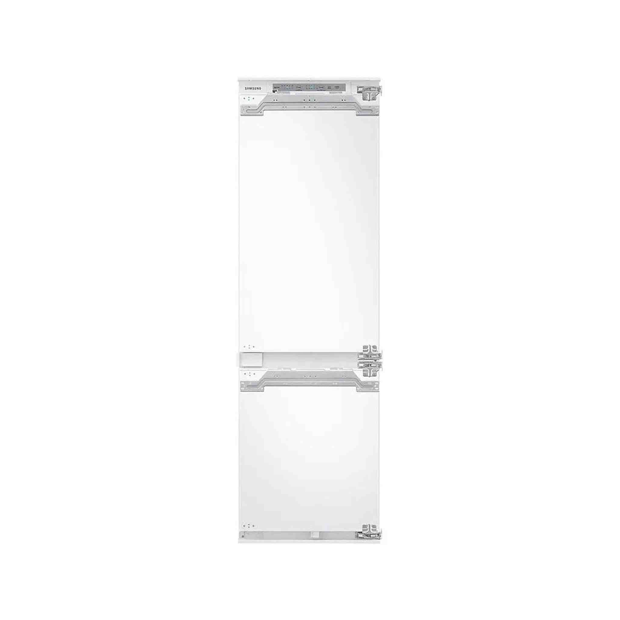 Un frigorifero bianco con due ante e un pannello di controllo. Accenti metallici visibili sopra e tra le ante.