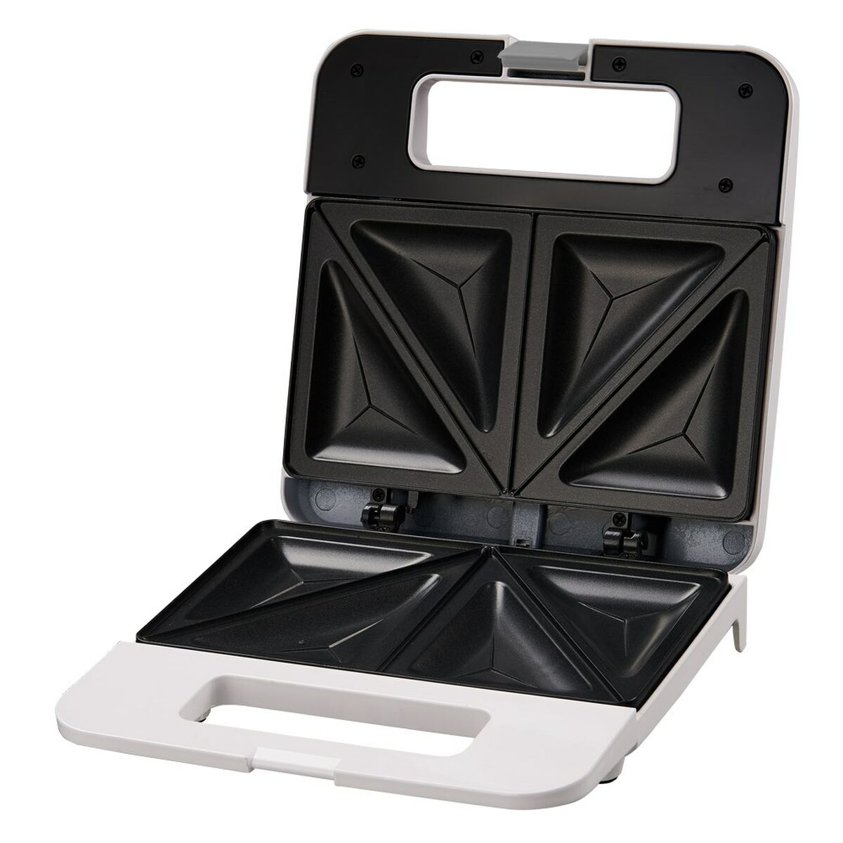 Otwarta biała opiekacz do kanapek. Czarne, trójkątne komory wewnątrz. Uchwyt na górze. Podstawa i uchwyt białe.