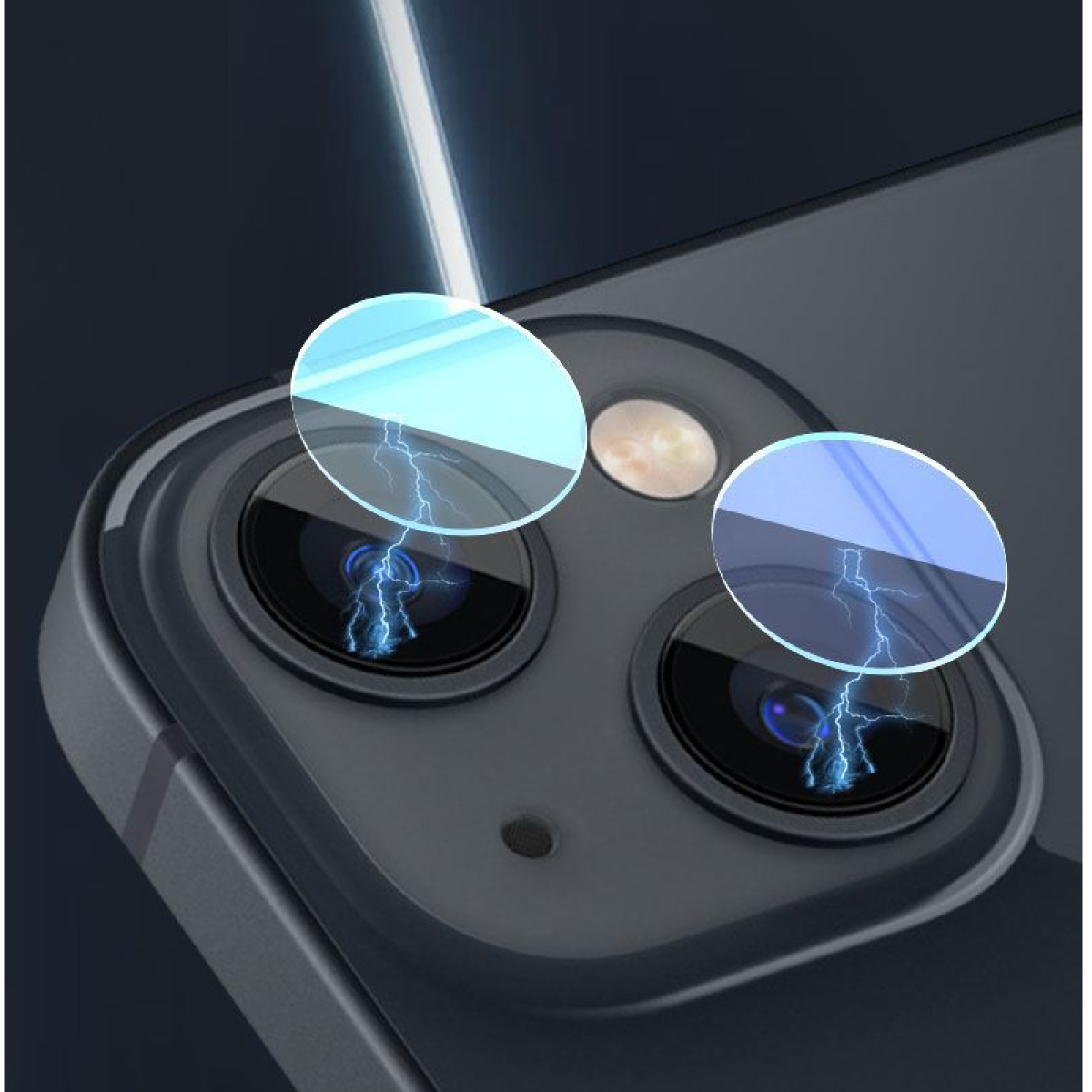 Zbliżenie modułu aparatu w smartfonie z osłonami ochronnymi. Błyskawice są nałożone na soczewki. Tło to gradient.