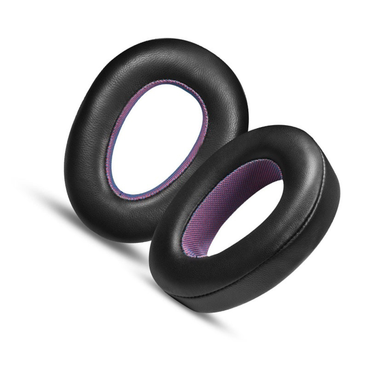 Dwie czarne, owalne nauszniki z fioletową i niebieską tkaniną wewnętrzną. Są na białym tle, jeden lekko za drugim.