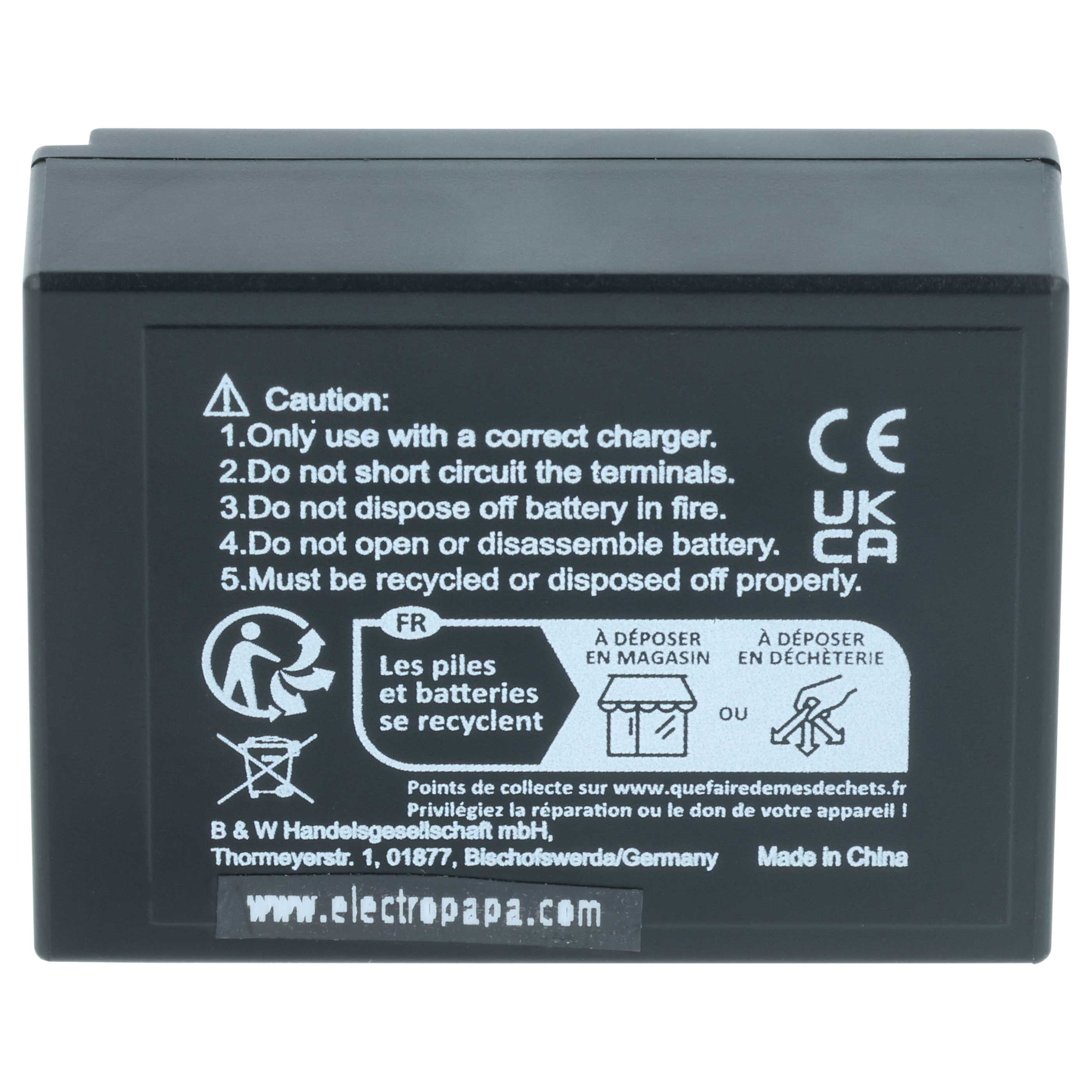 Schwarzer Akku mit Warnhinweisen und Recycling-Symbolen. Text enthält 'Achtung', 'Made in China' und 'electropapa.com'.