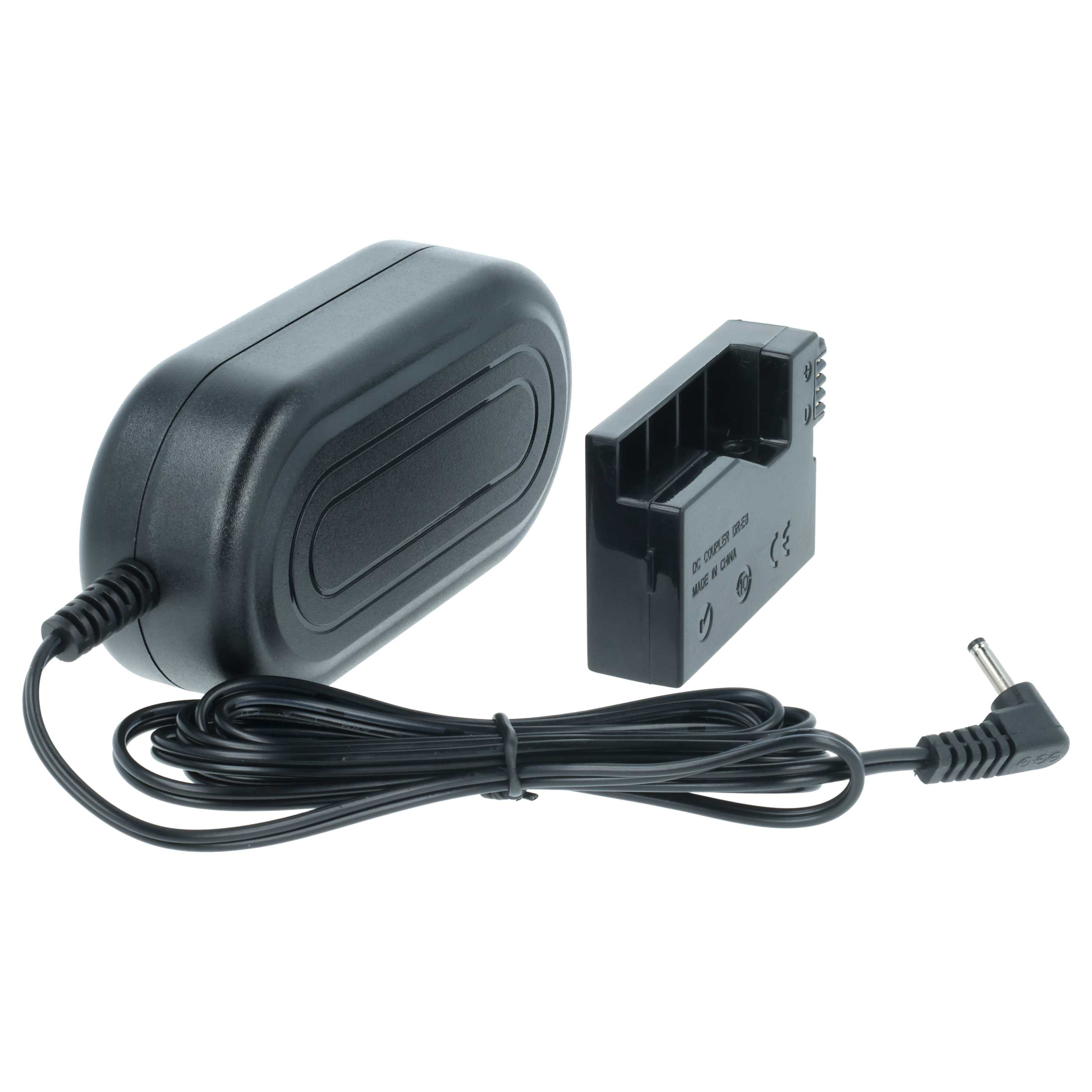 Schwarzes Netzteil und Ladegerät. Der Adapter ist mit einem schwarzen Kabel an das Ladegerät angeschlossen.