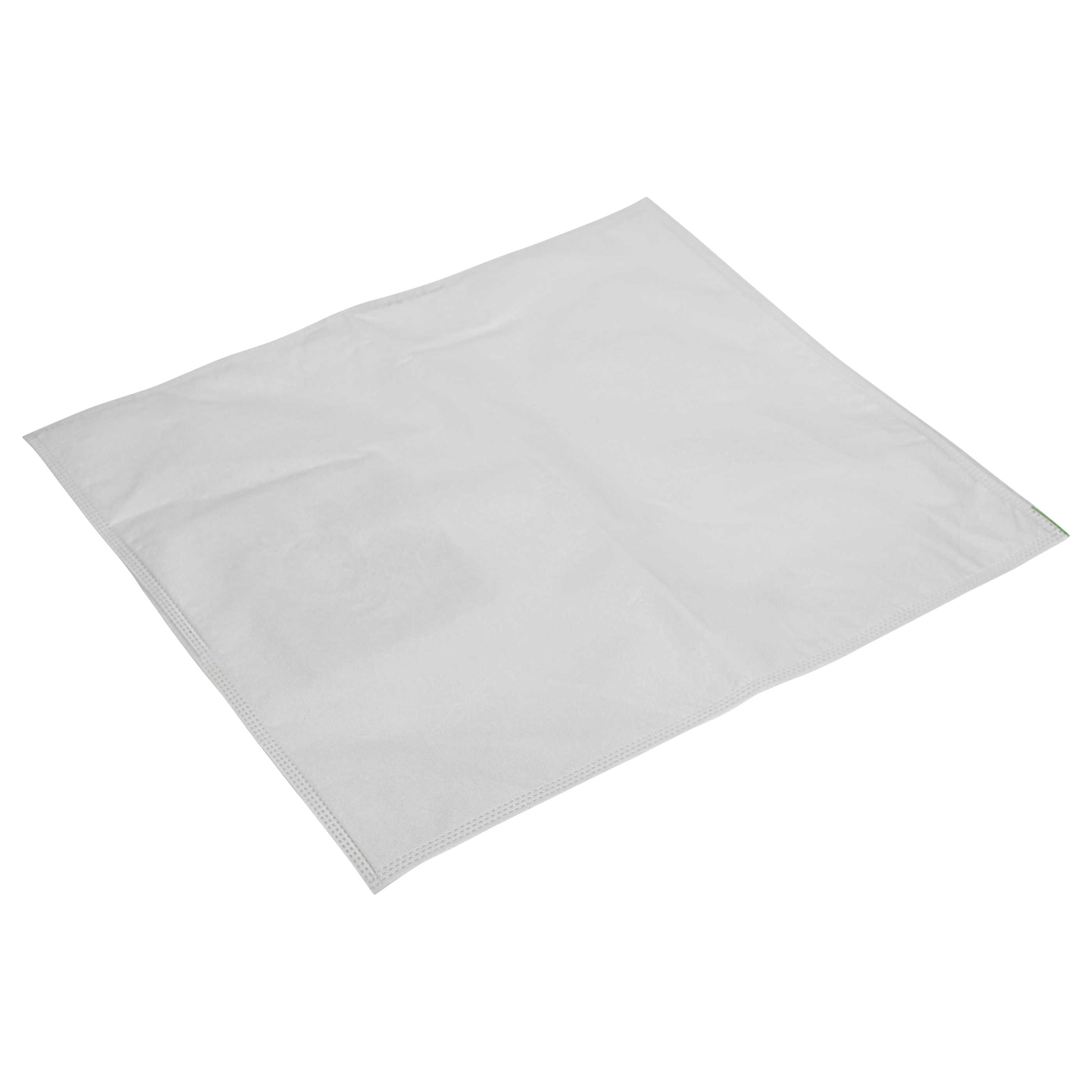 Ein weißes, quadratisches Tuch, möglicherweise ein Wischtuch oder eine Serviette, ist vor weißem Hintergrund zentriert.