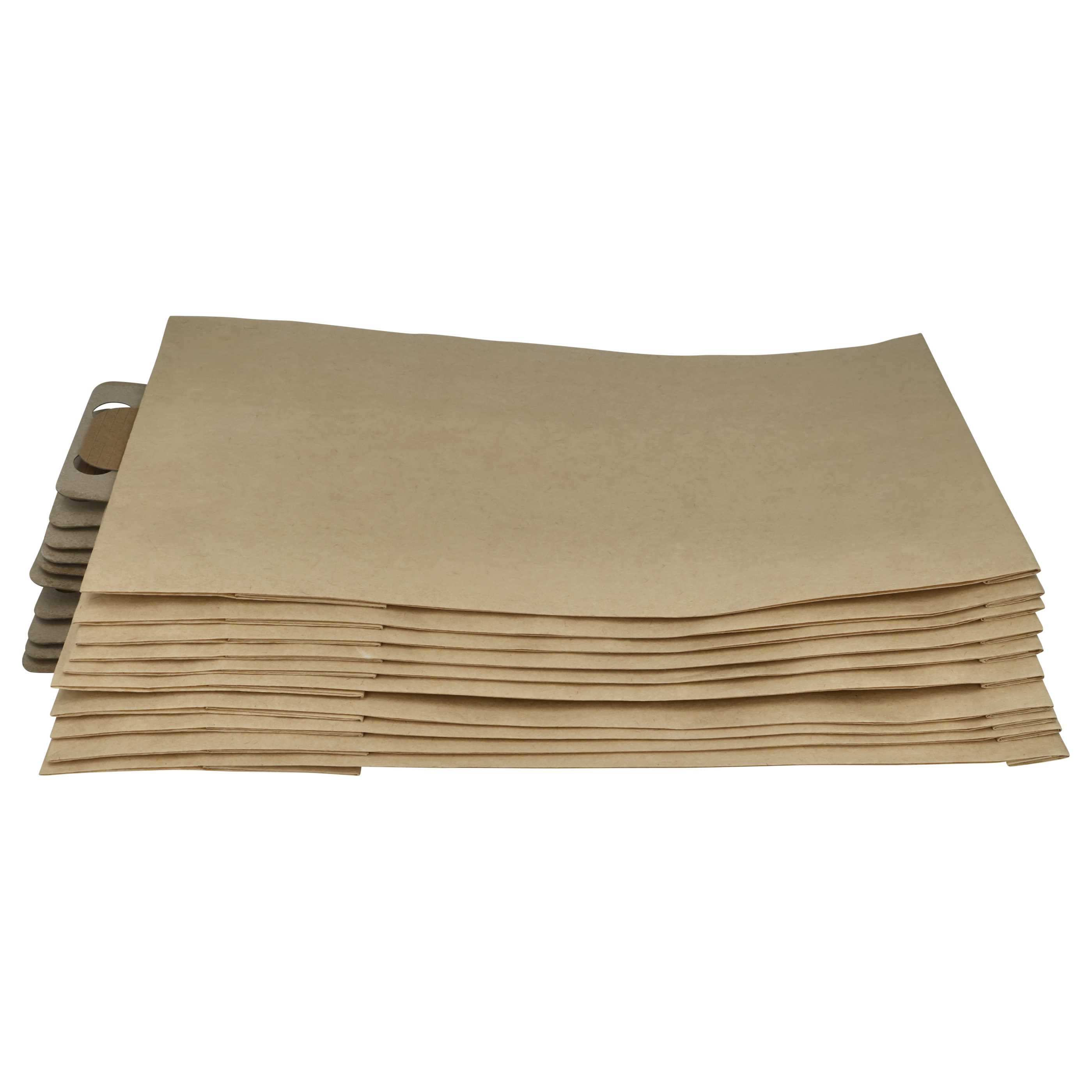 Ein Stapel brauner Papierblätter, einige mit Griffen, vor weißem Hintergrund.