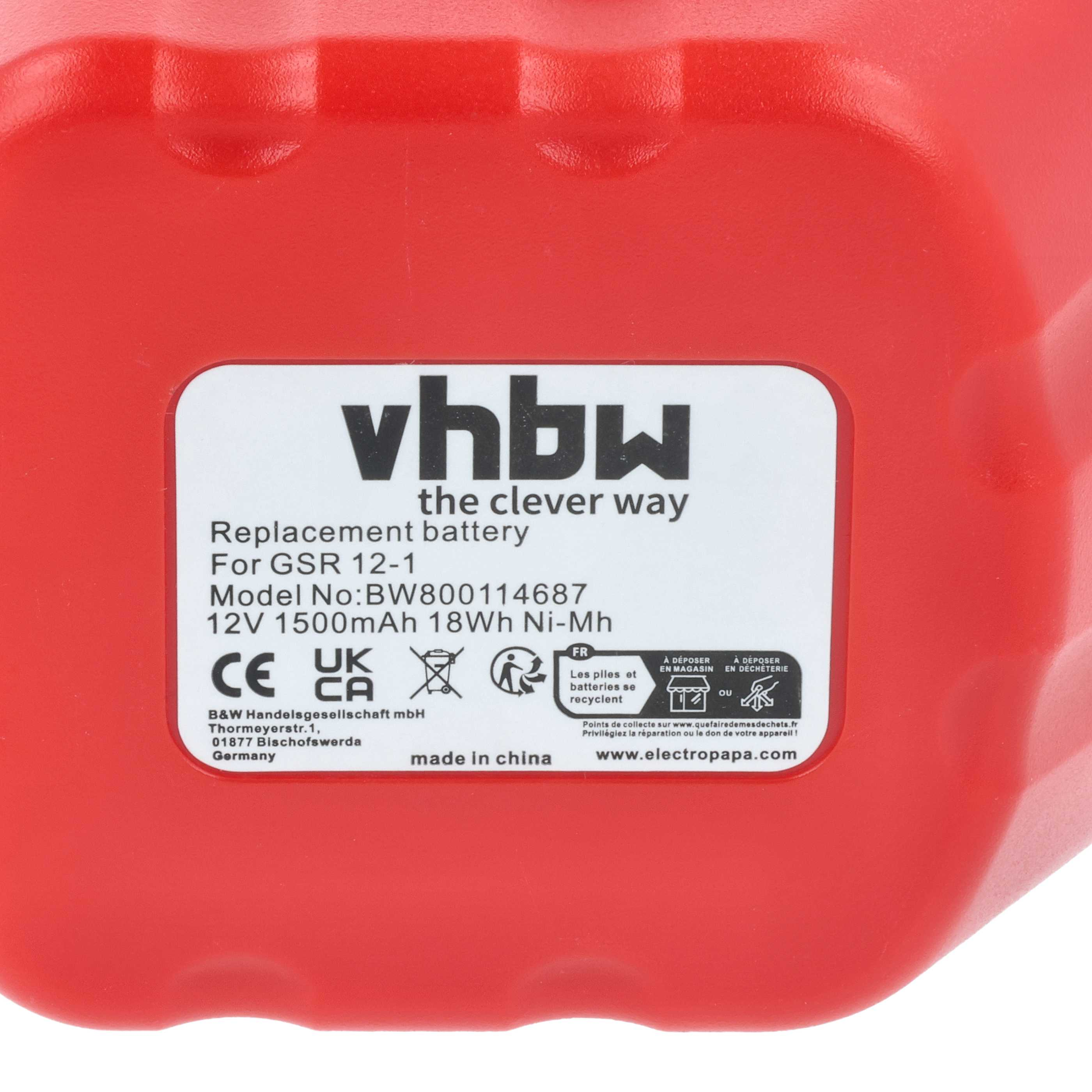 Roter Akku mit weißem Etikett. Text auf dem Etikett: vhbw, Ersatzbatterie, 12V 1500mAh, Hergestellt in China.